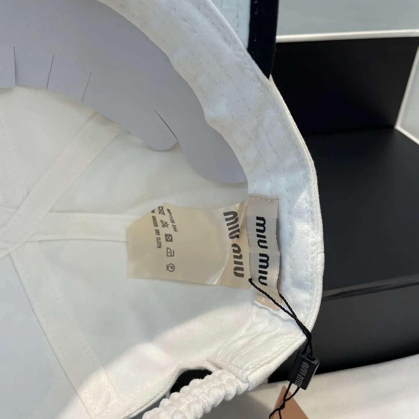 P60💛 Comes with dust bag. [Miumiu Miu Miu] New order style embroidered baseball cap🧢Big brand style is super easy to match, hurry up and get it!