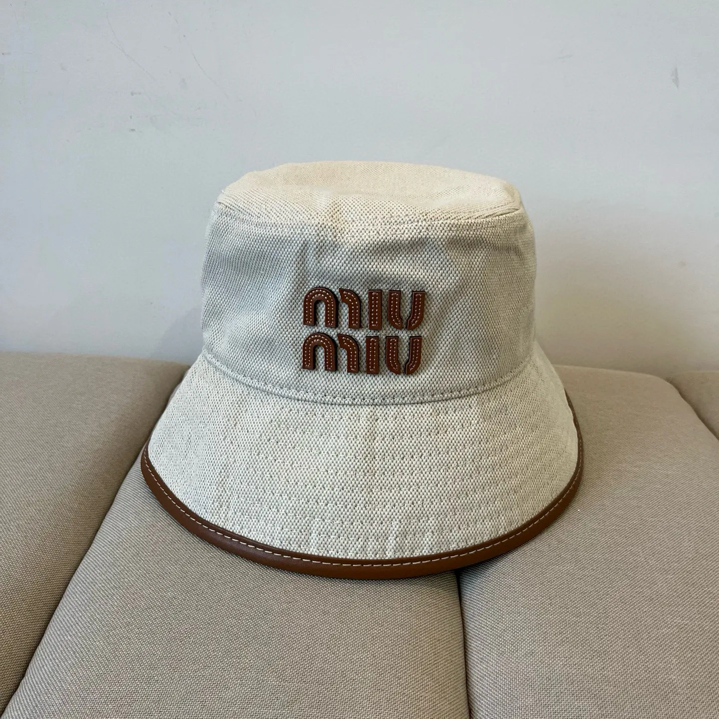 P70 miumiu original spring and summer new fisherman hat, genuine mold-making and custom-made, the original workmanship is meticulous and the quality is superb!