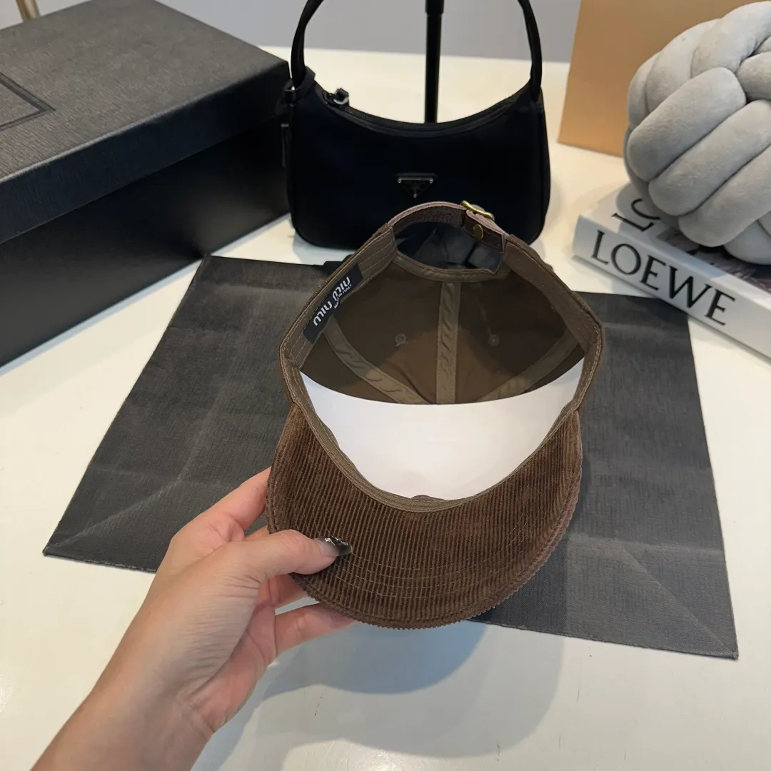 P60 Miumiu Miumiu's new custom-made baseball cap🧢The big brand style is super easy to match, so hurry up and get it!