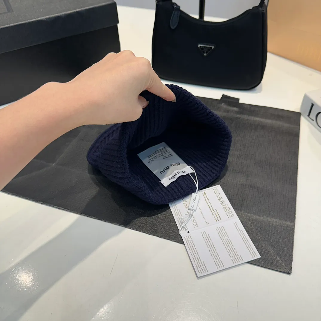 P56 high version Miumiu knitted hat, cold hat super warm