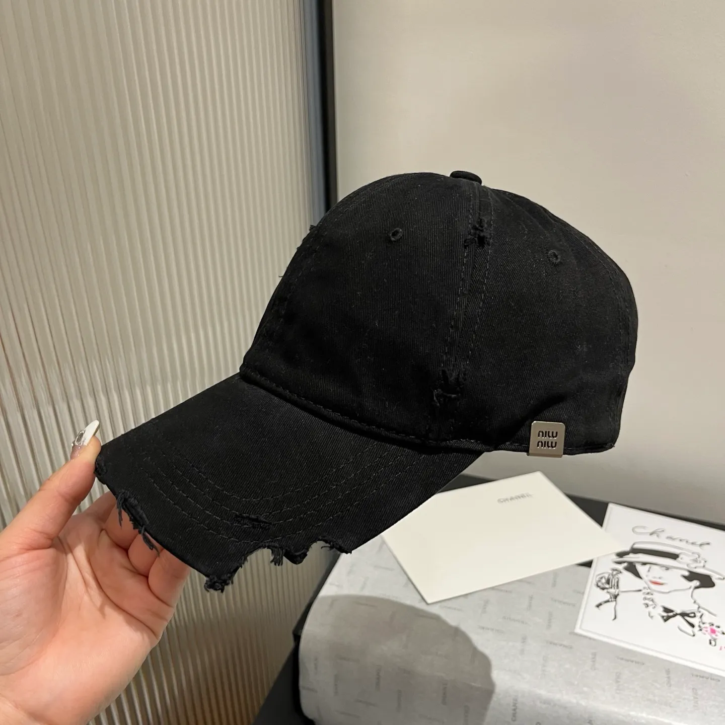miumiu new ripped peaked cap, unisex, awesome shape