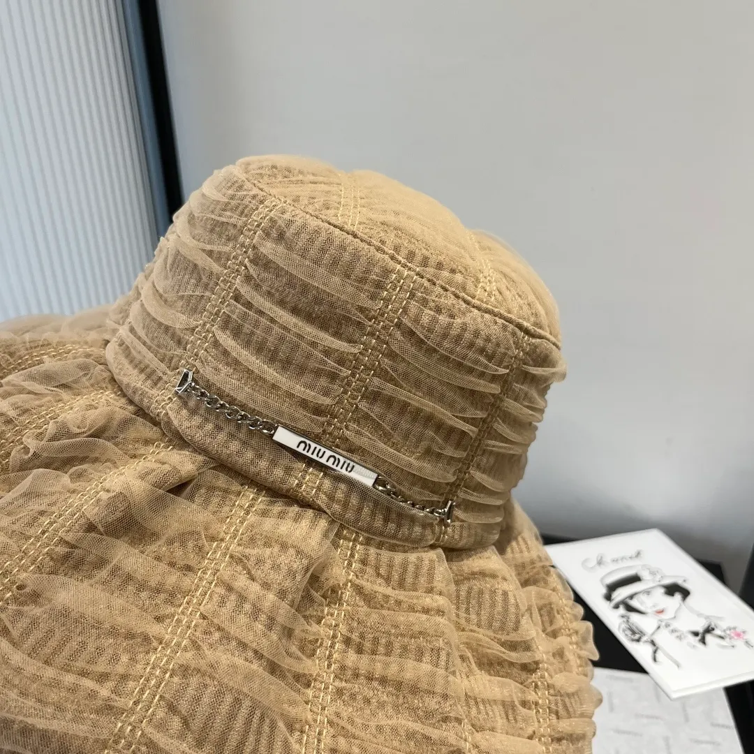 💰120¥ miumiu new fisherman hat, frilly design, foldable, very good sunshade effect, head circumference 57cm