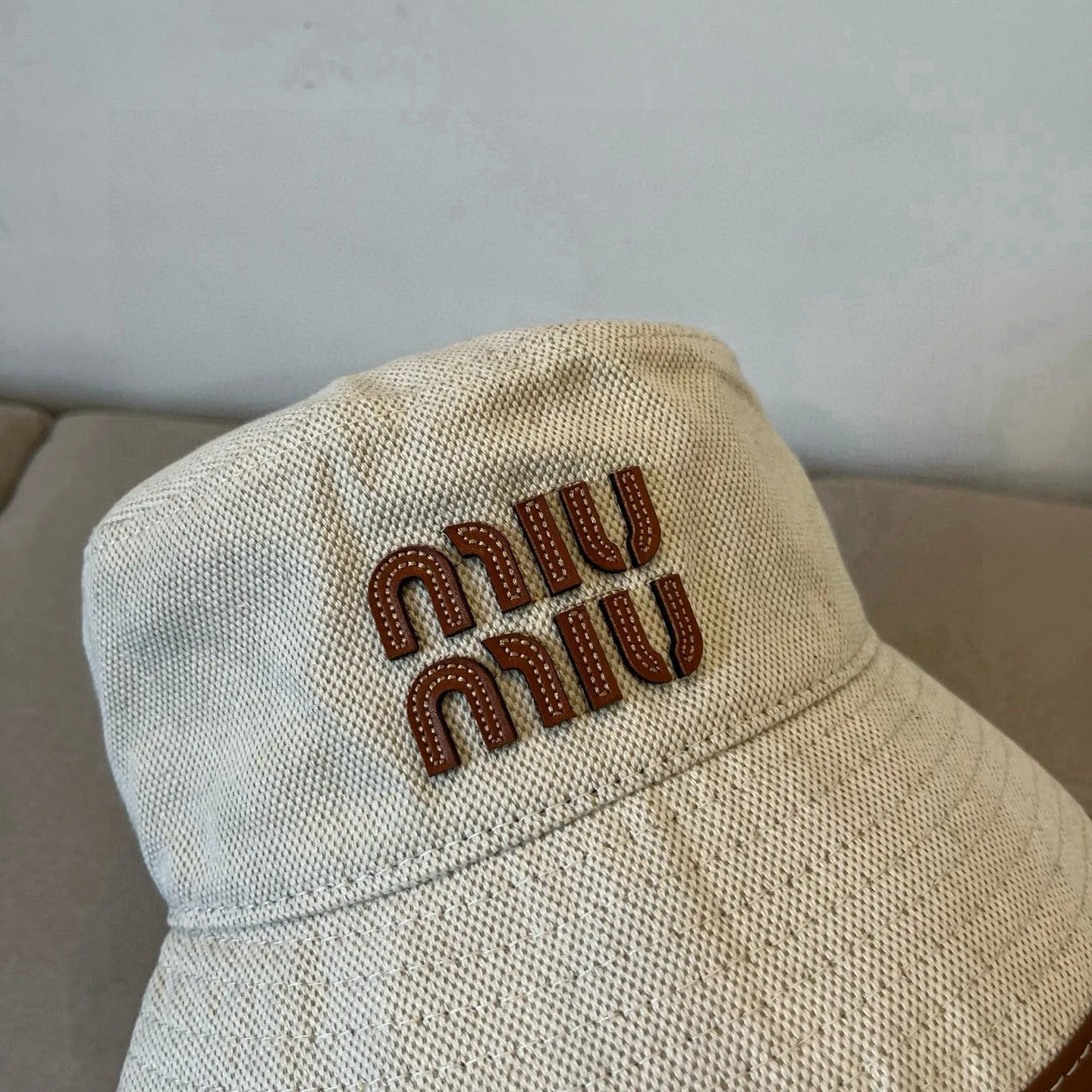 P60 miumiu original spring and summer new baseball cap, authentic mold-making and custom-made, the original workmanship is meticulous and the quality is superb!