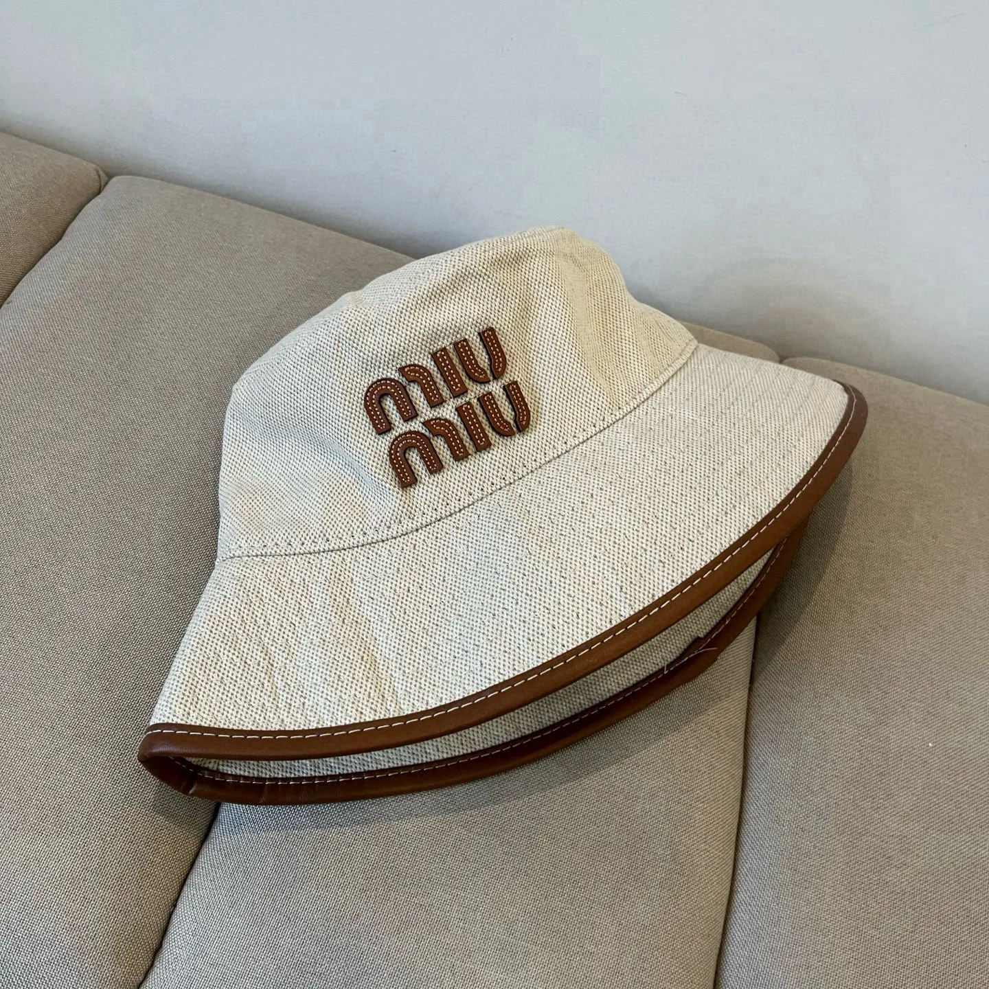 P60 miumiu original spring and summer new baseball cap, authentic mold-making and custom-made, the original workmanship is meticulous and the quality is superb!