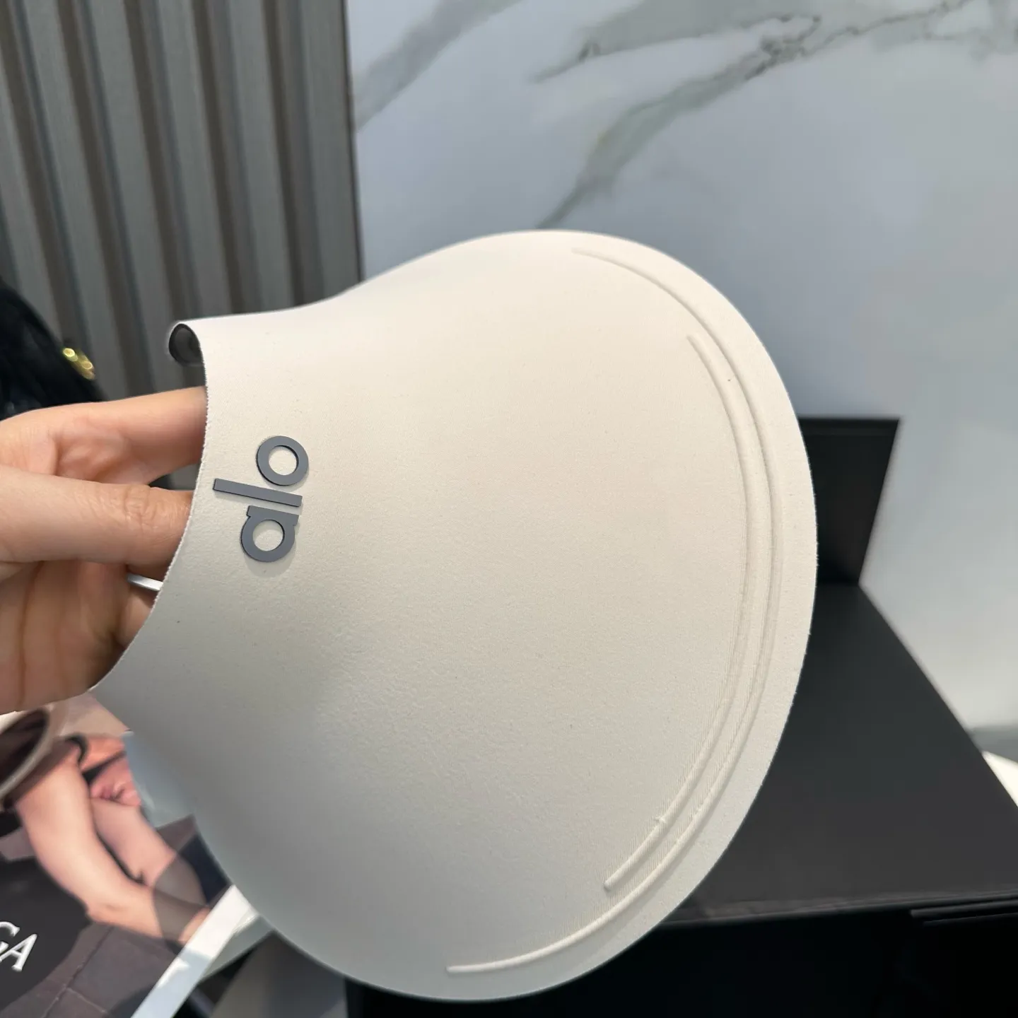 P60 miumiu Miu Miu～The new summer style seamless duck bill empty top hat is a summer sunshade artifact. It will not be stuffy at all, and the oversized brim is more sun-protective.