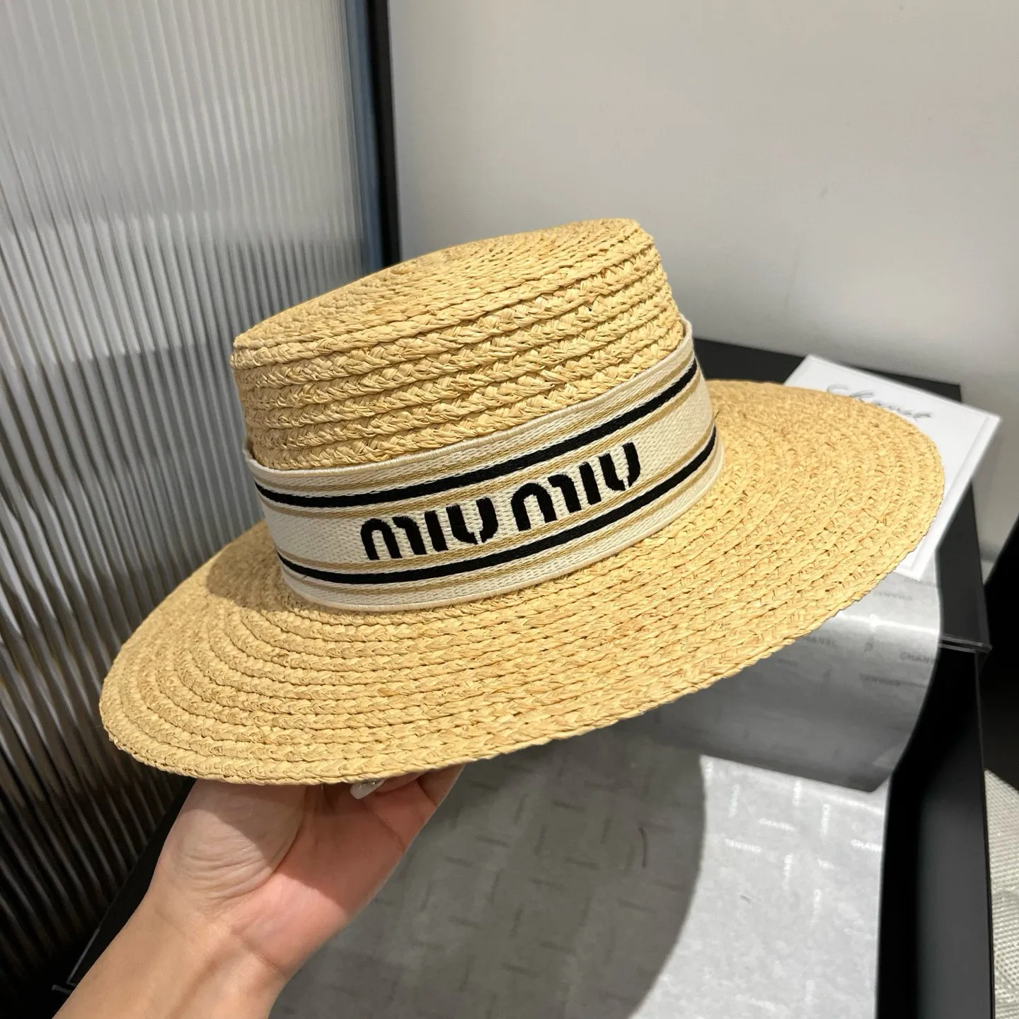 💰220¥ Miumiu raffia flat hat, new model in the store, buy it and cherish it, sell one less, the head circumference can be adjusted, details to come
