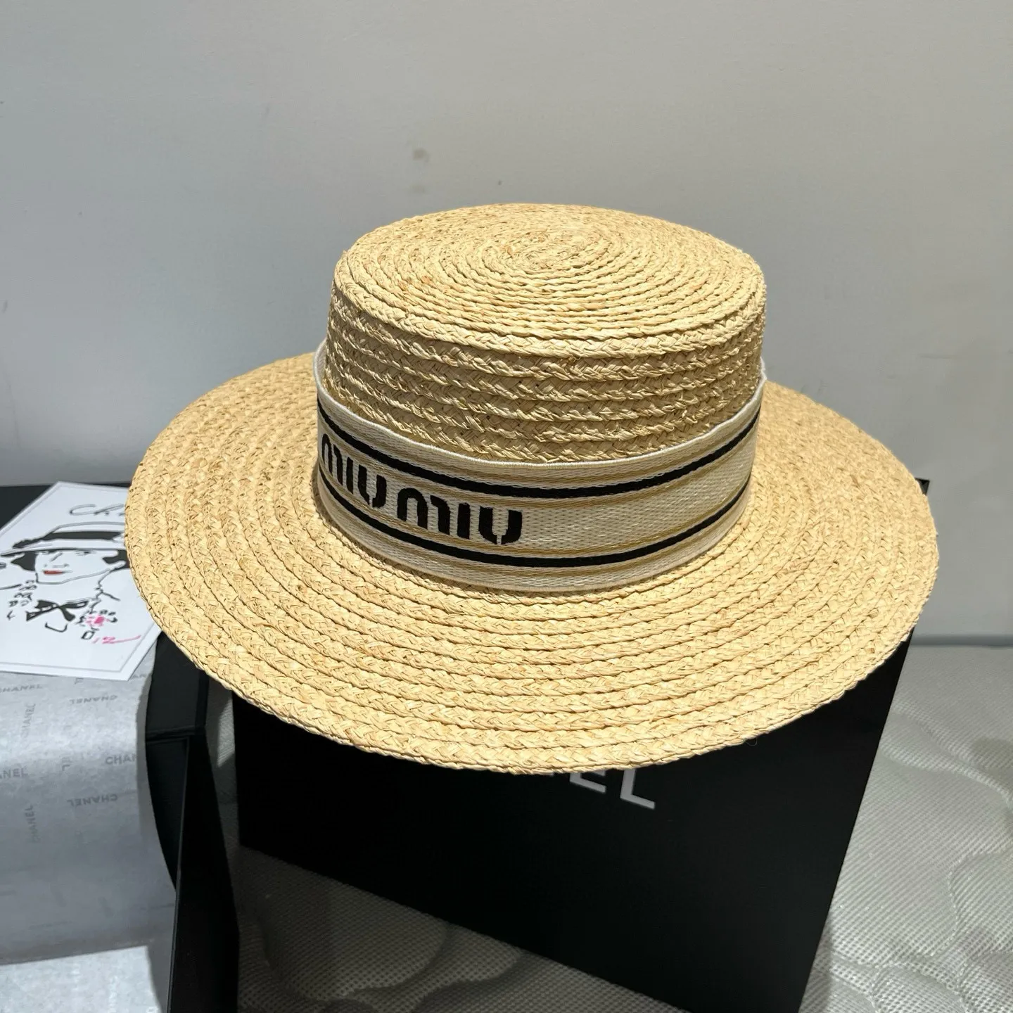 💰220¥ Miumiu raffia flat hat, new model in the store, buy it and cherish it, sell one less, the head circumference can be adjusted, details to come