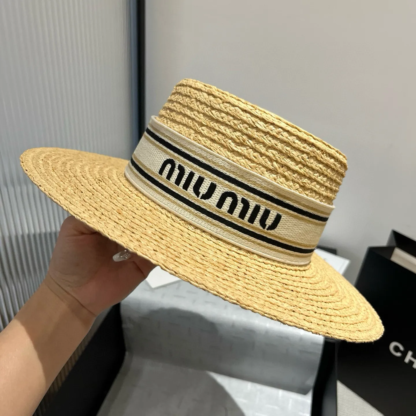 💰220¥ Miumiu raffia flat hat, new model in the store, buy it and cherish it, sell one less, the head circumference can be adjusted, details to come