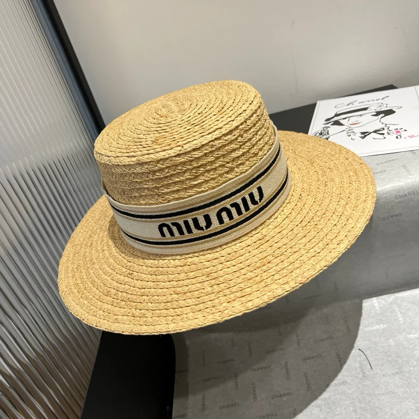 💰220¥ Miumiu raffia flat hat, new model in the store, buy it and cherish it, sell one less, the head circumference can be adjusted, details to come