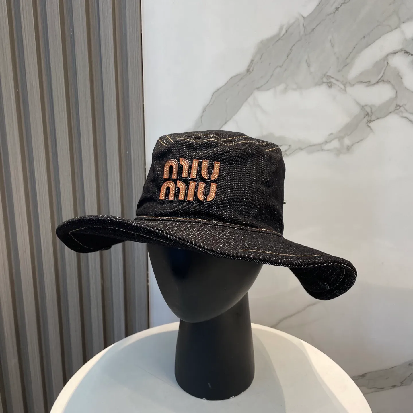 P70 miumiu denim fisherman hat, rolled edge design, counter style, head circumference 57cm