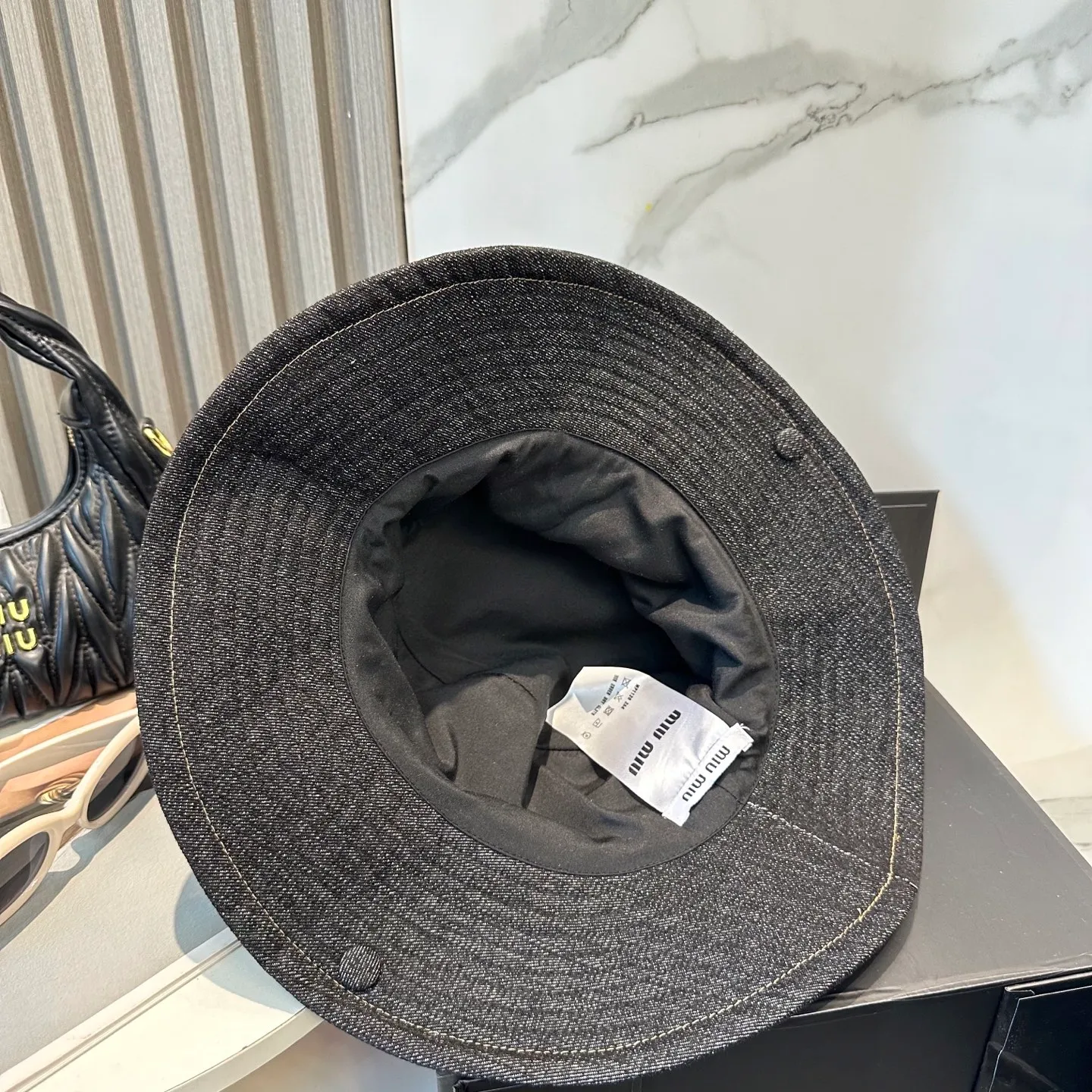 P70 miumiu denim fisherman hat, rolled edge design, counter style, head circumference 57cm