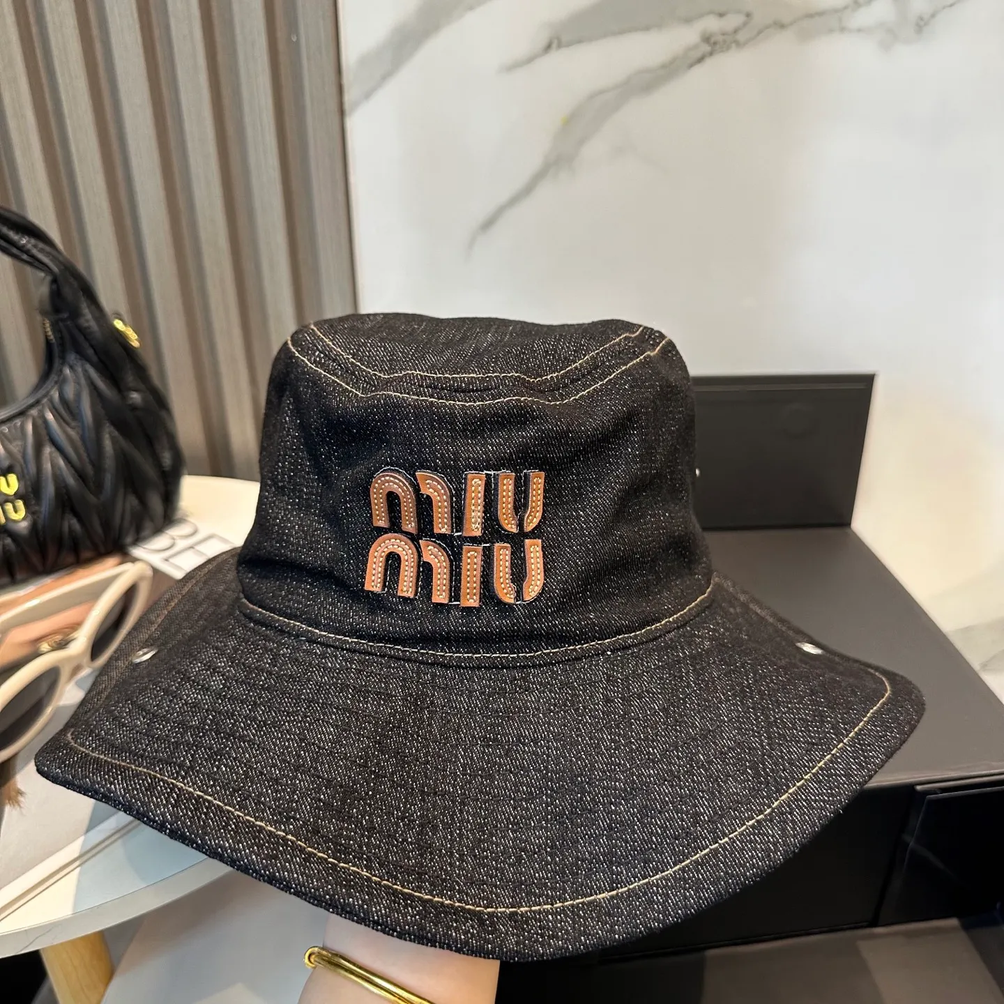 P70 miumiu denim fisherman hat, rolled edge design, counter style, head circumference 57cm