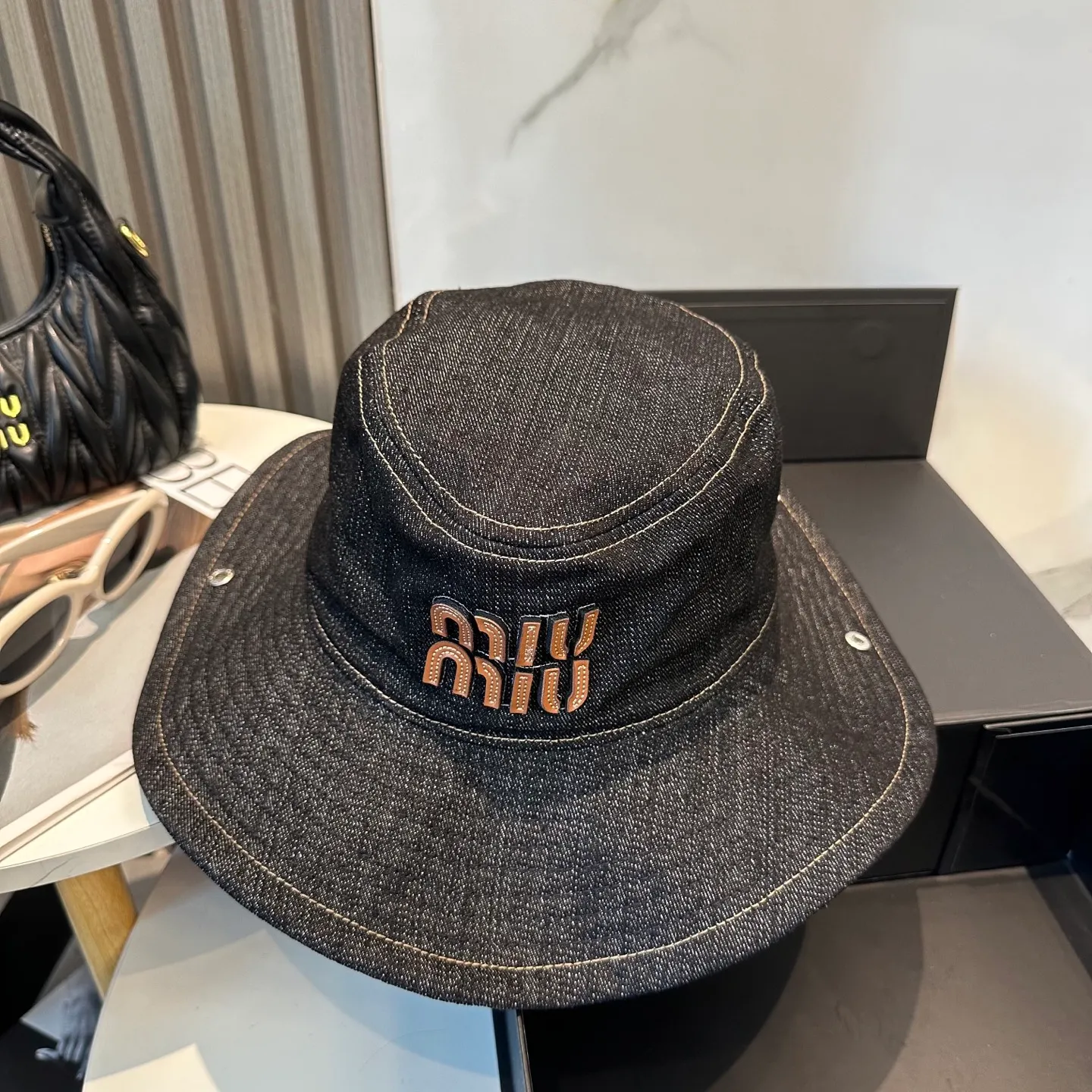 P70 miumiu denim fisherman hat, rolled edge design, counter style, head circumference 57cm