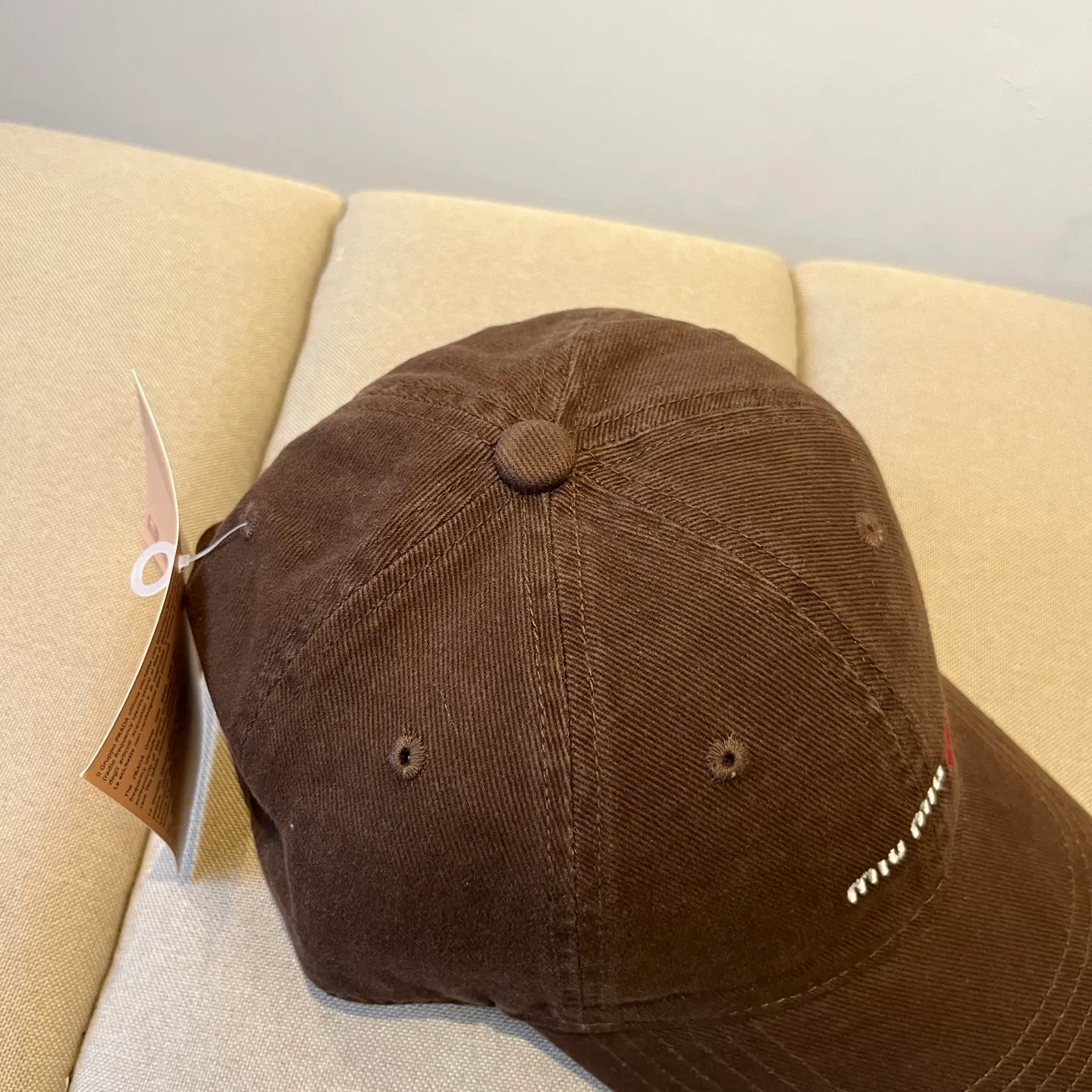 P60 miumiu original spring and summer new baseball cap, authentic mold-making and custom-made, the original workmanship is meticulous and the quality is superb!