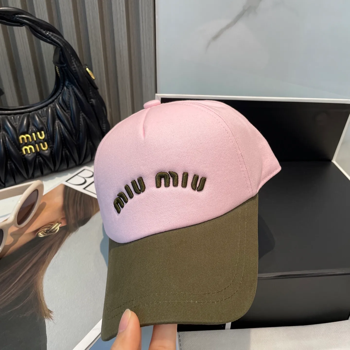 P70💛 Comes with dust bag. [Miumiu Miu Miu] New order style embroidered baseball cap🧢Big brand style is super easy to match, hurry up and get it!