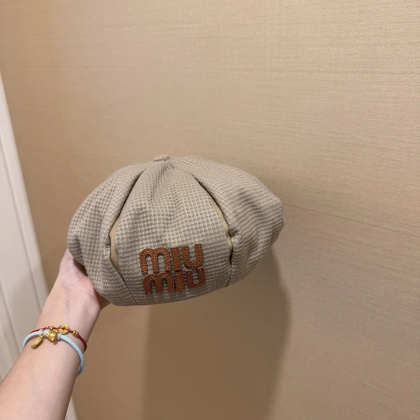 🆕 🆕 🆕 miumiu’s high-end beret is a must-have in autumn and winter. Designed fabric!