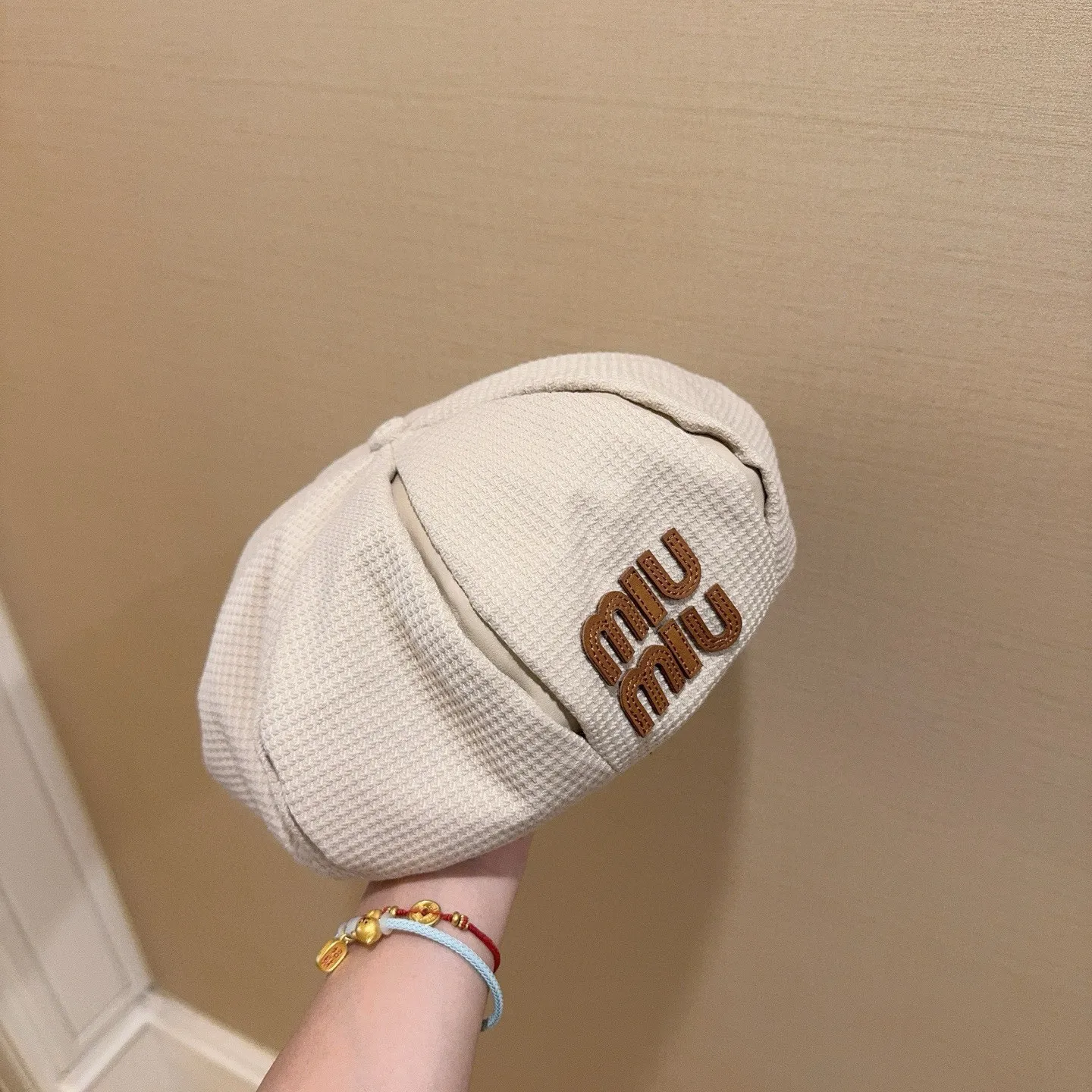 🆕 🆕 🆕 miumiu’s high-end beret is a must-have in autumn and winter. Designed fabric!