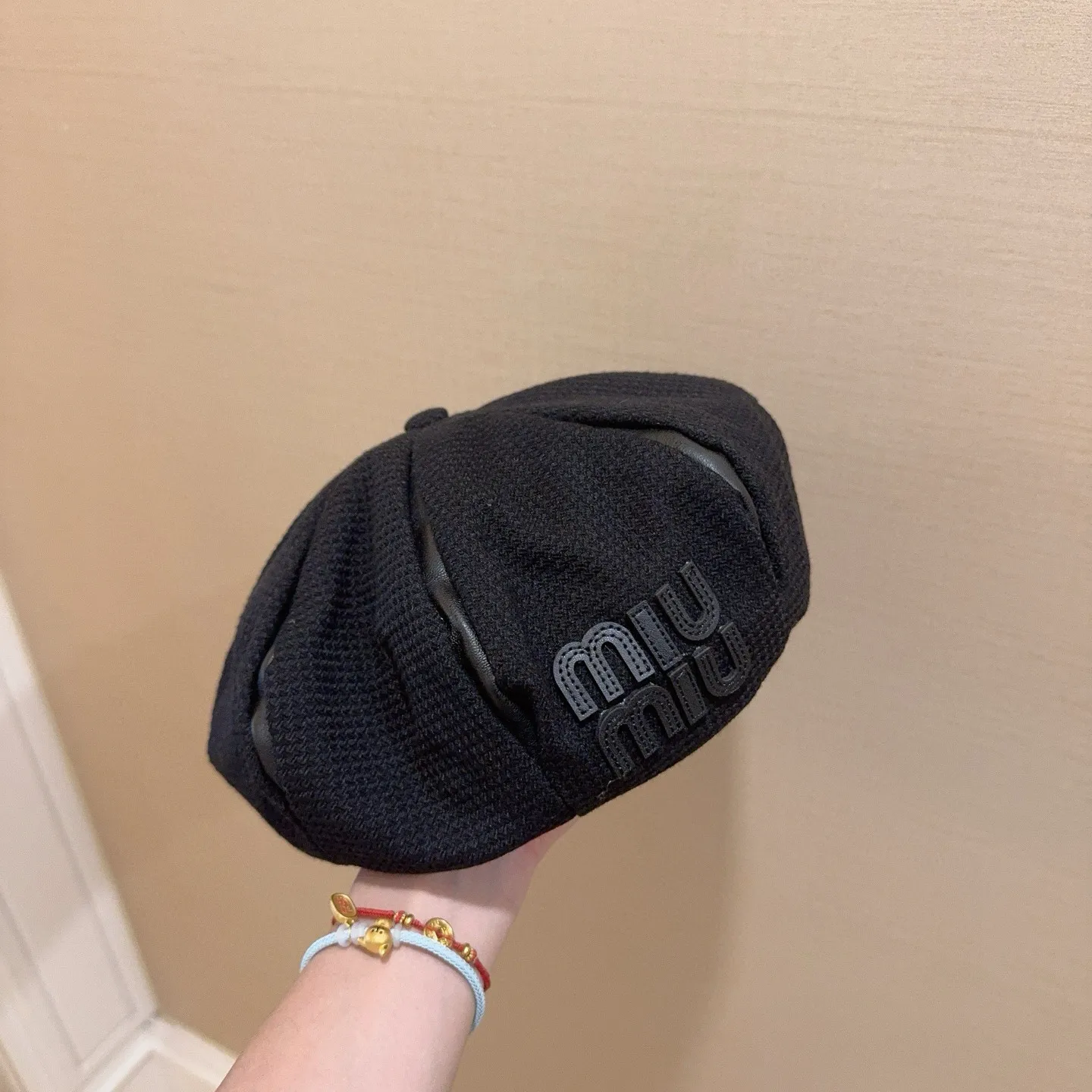 🆕 🆕 🆕 miumiu’s high-end beret is a must-have in autumn and winter. Designed fabric!