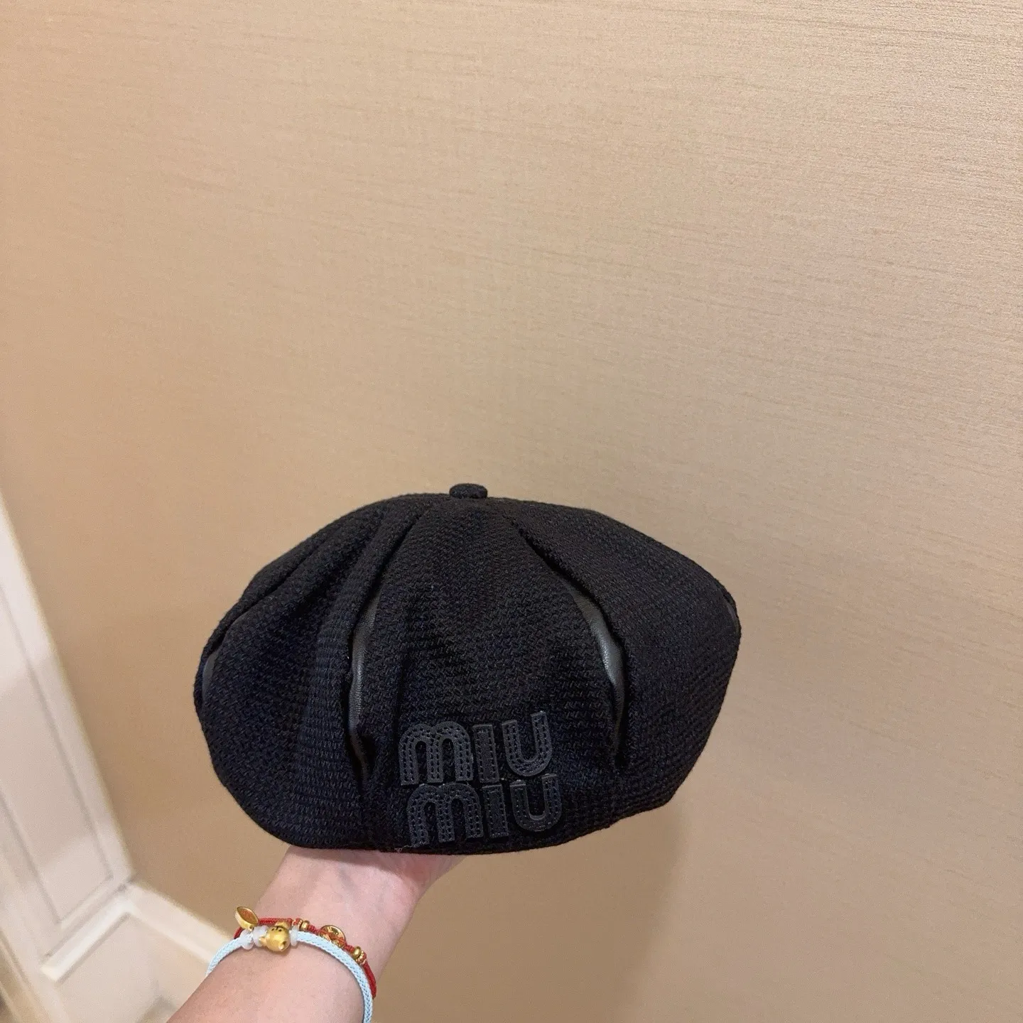 🆕 🆕 🆕 miumiu’s high-end beret is a must-have in autumn and winter. Designed fabric!