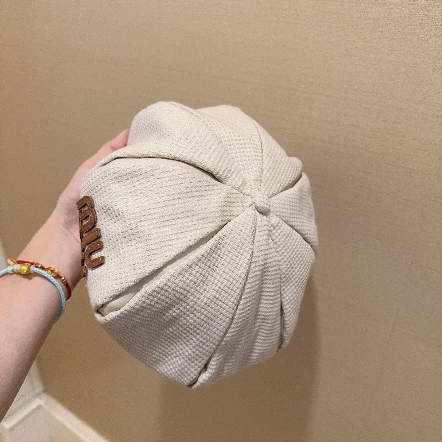 🆕 🆕 🆕 miumiu’s high-end beret is a must-have in autumn and winter. Designed fabric!