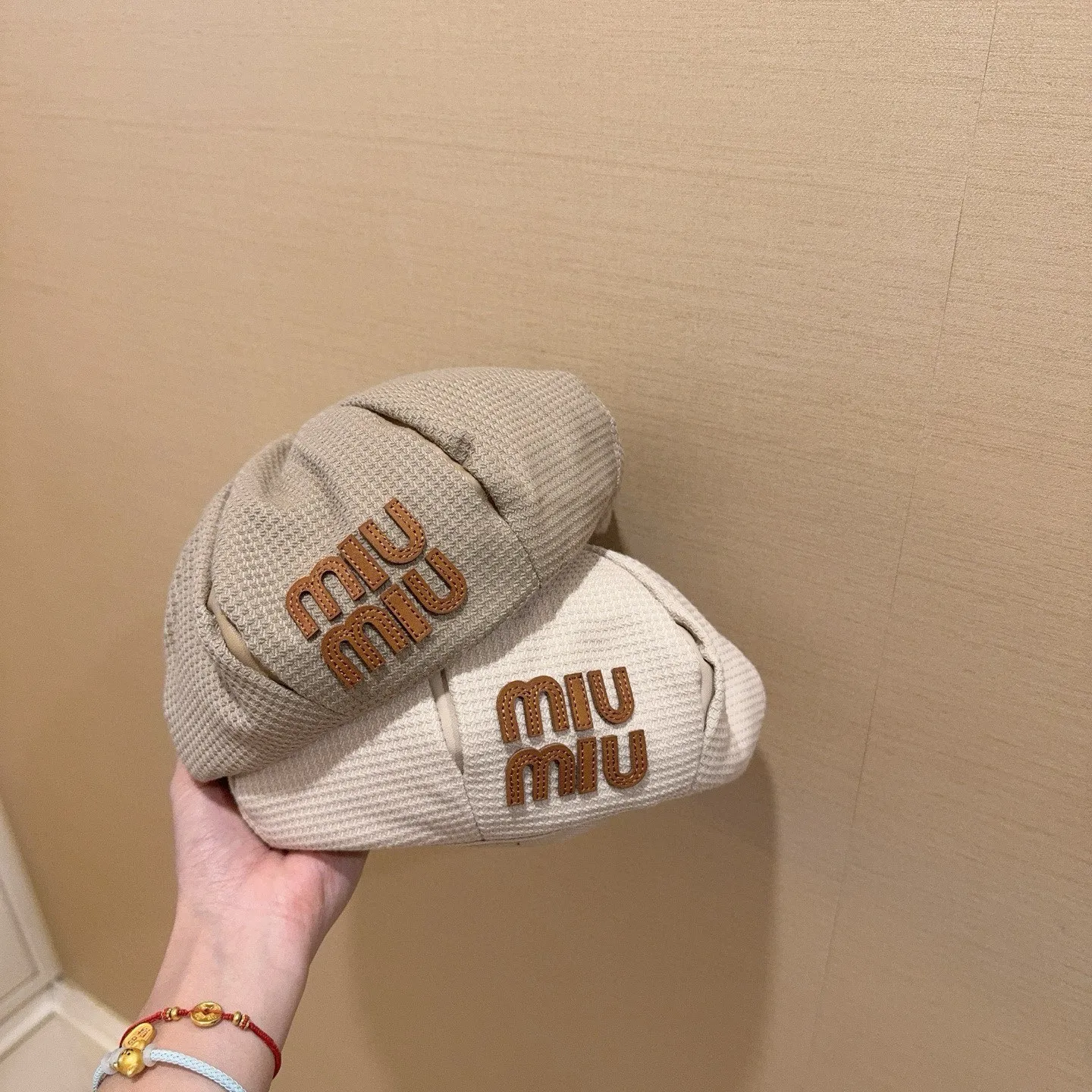 🆕 🆕 🆕 miumiu’s high-end beret is a must-have in autumn and winter. Designed fabric!