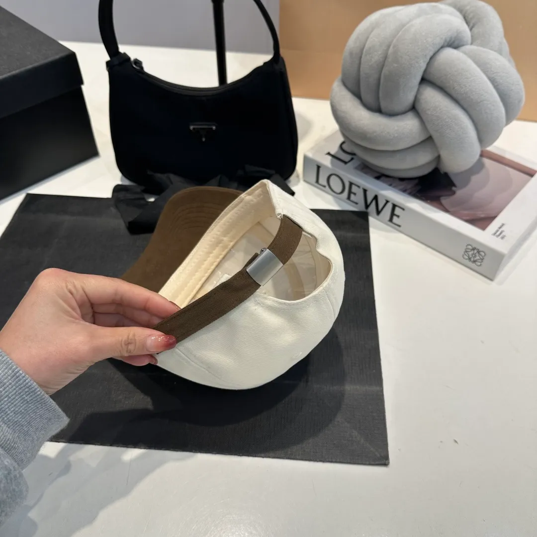 P56 miumiu original spring and summer new baseball cap, genuine mold-making and custom-made, the original workmanship is meticulous and the quality is superb!