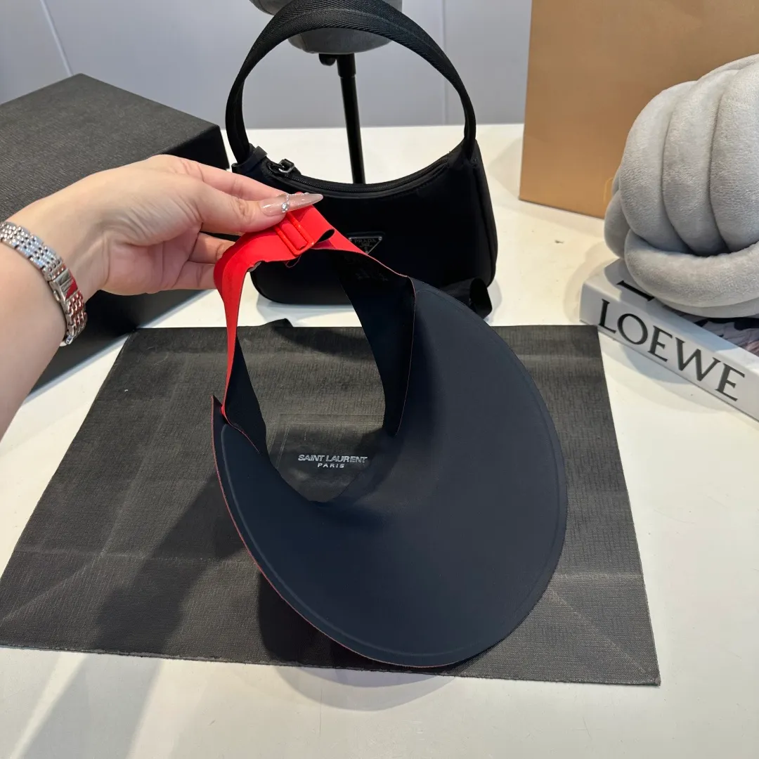 P60 miumiu💞 Summer Ice Silk Empty Hat. The Empty Sun Protection Hat does not delay the ponytail~ The ice silk fabric is practical and beautiful! The design of the large brim can effectively block ultraviolet rays. Multiple colors available.