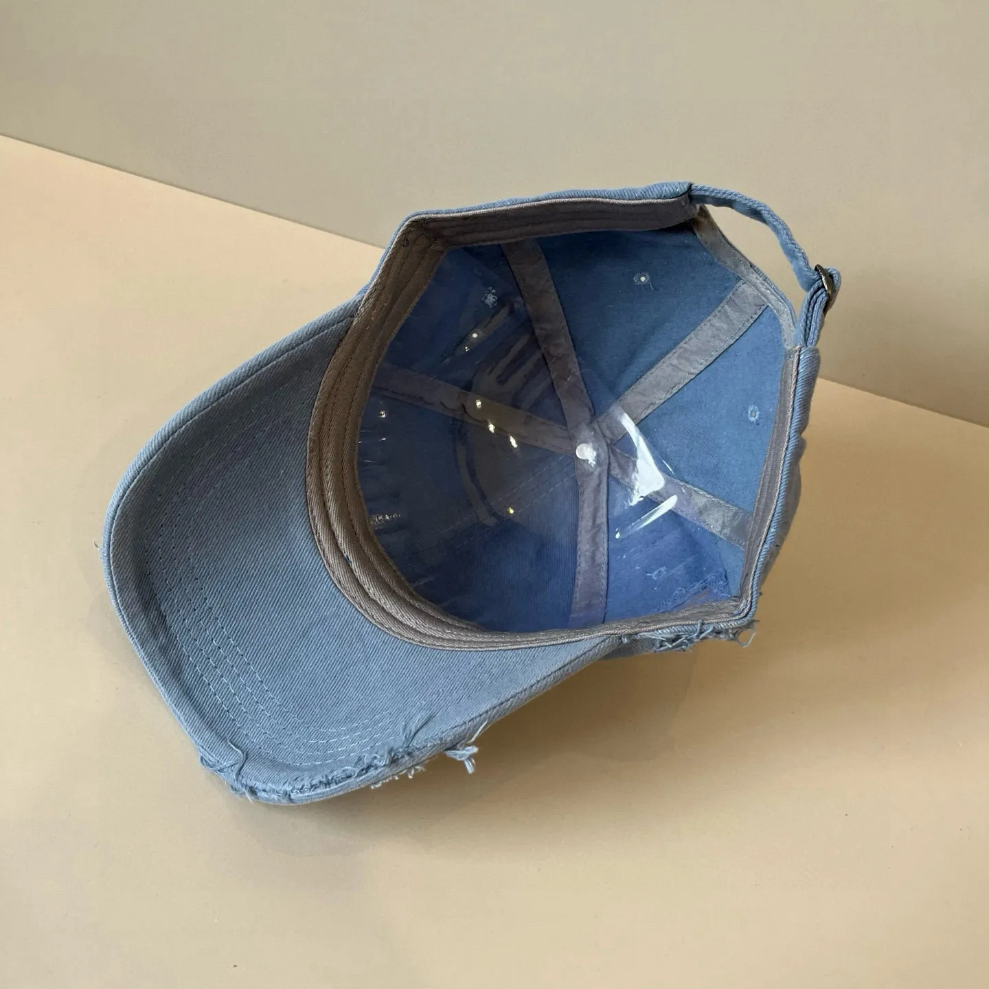 P60 miumiu original spring and summer new baseball cap, authentic mold-making and custom-made, the original workmanship is meticulous and the quality is superb!