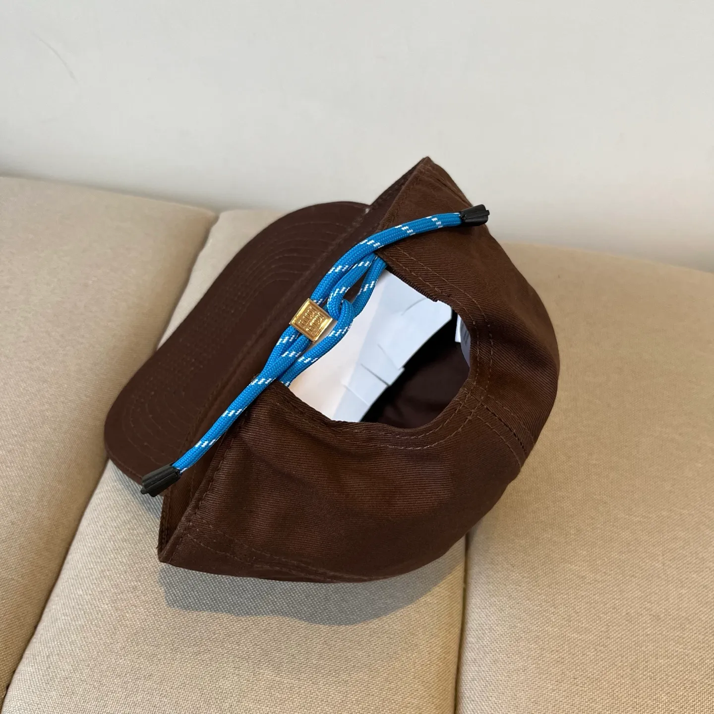 P60 miumiu original spring and summer new baseball cap, authentic mold-making and custom-made, the original workmanship is meticulous and the quality is superb!