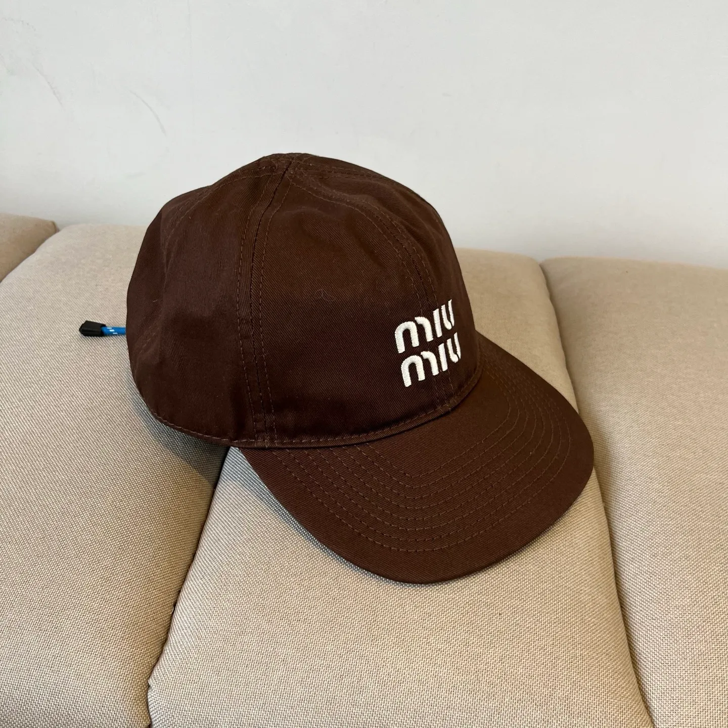 P60 miumiu original spring and summer new baseball cap, authentic mold-making and custom-made, the original workmanship is meticulous and the quality is superb!