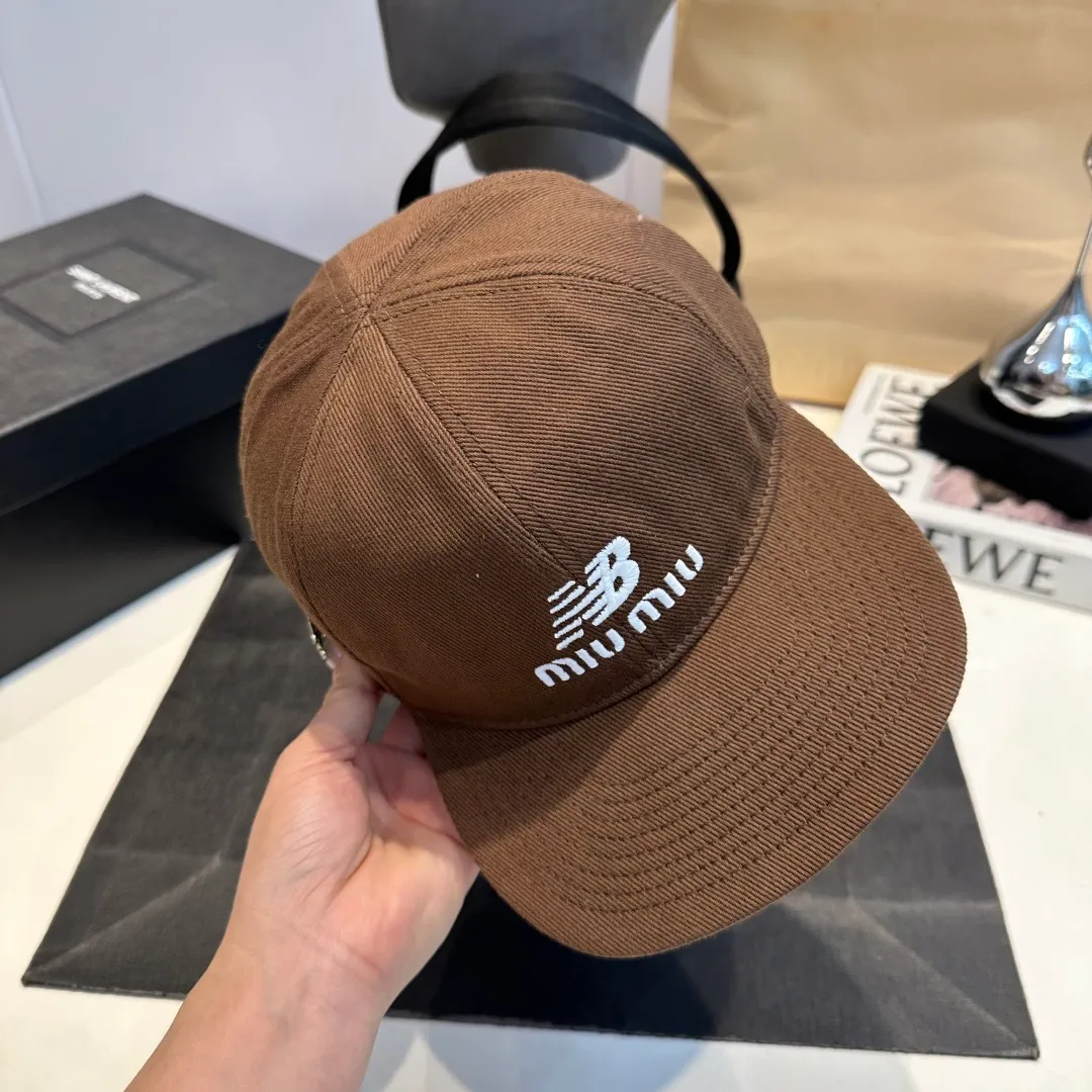 P70 miumiu original order new baseball cap, authentic mold customization, the original workmanship is meticulous and the quality is superb!