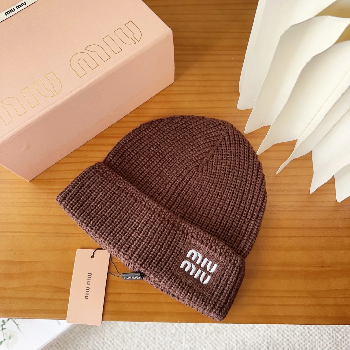 💰60 miumiu’s most popular knitted hat at the Miu Miu counter! Xiaohongshu’s new product is released, it’s so 🉑️, high-elastic fabric, classic colors, same style for men and women.
