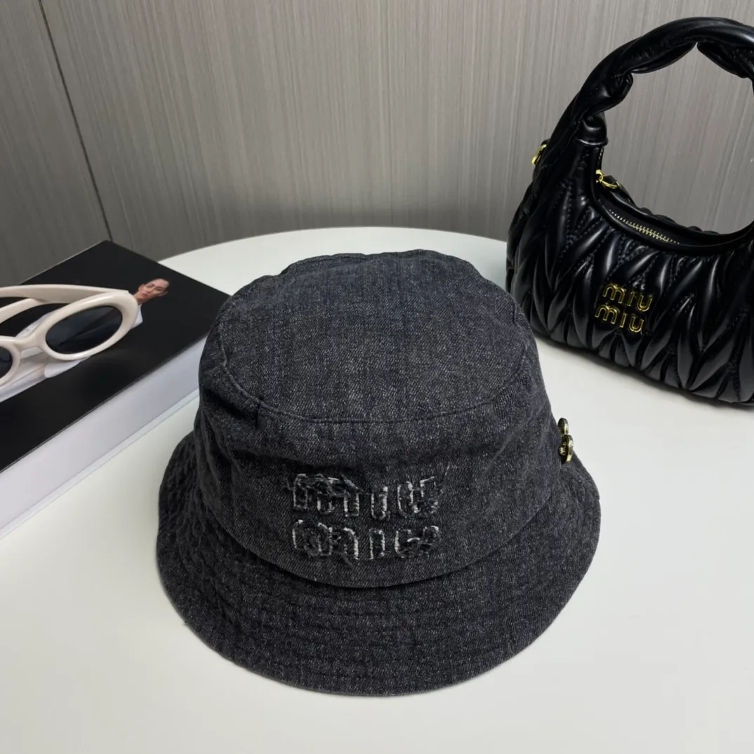 P86💛 Comes with dust bag. [Miumiu Miumiu] New denim order style bucket hat, big brand style is super easy to match, hurry up and get it!