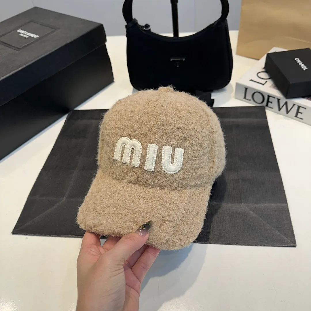 P56 Miumiu Miumiu new order style embroidered baseball cap🧢Big brand style is super easy to match, get it now!