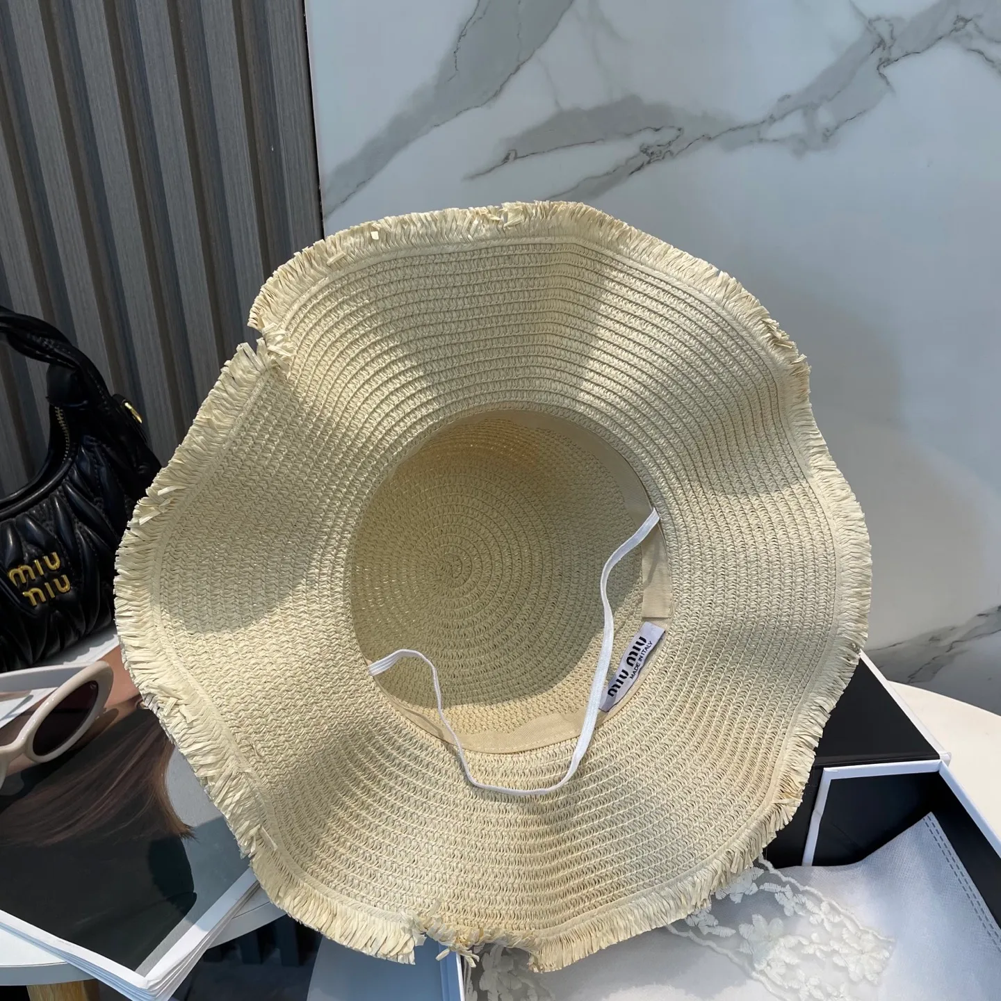 P70 Miumiu 2025 new straw hat, advanced customization, lady style, attention to detail, sun protection and UV protection in summer, a must-have for travel, versatile and good-looking