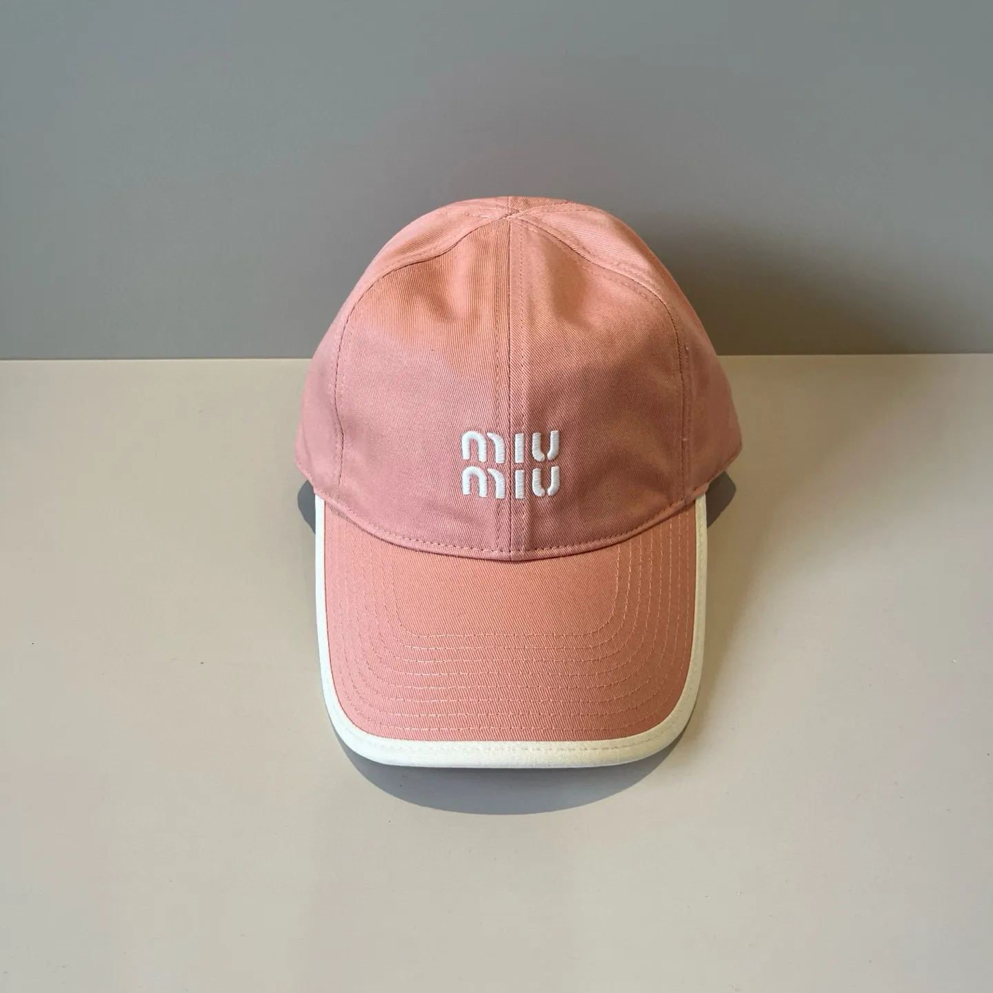 P60 miumiu original spring and summer new baseball cap, authentic mold-making and custom-made, the original workmanship is meticulous and the quality is superb!