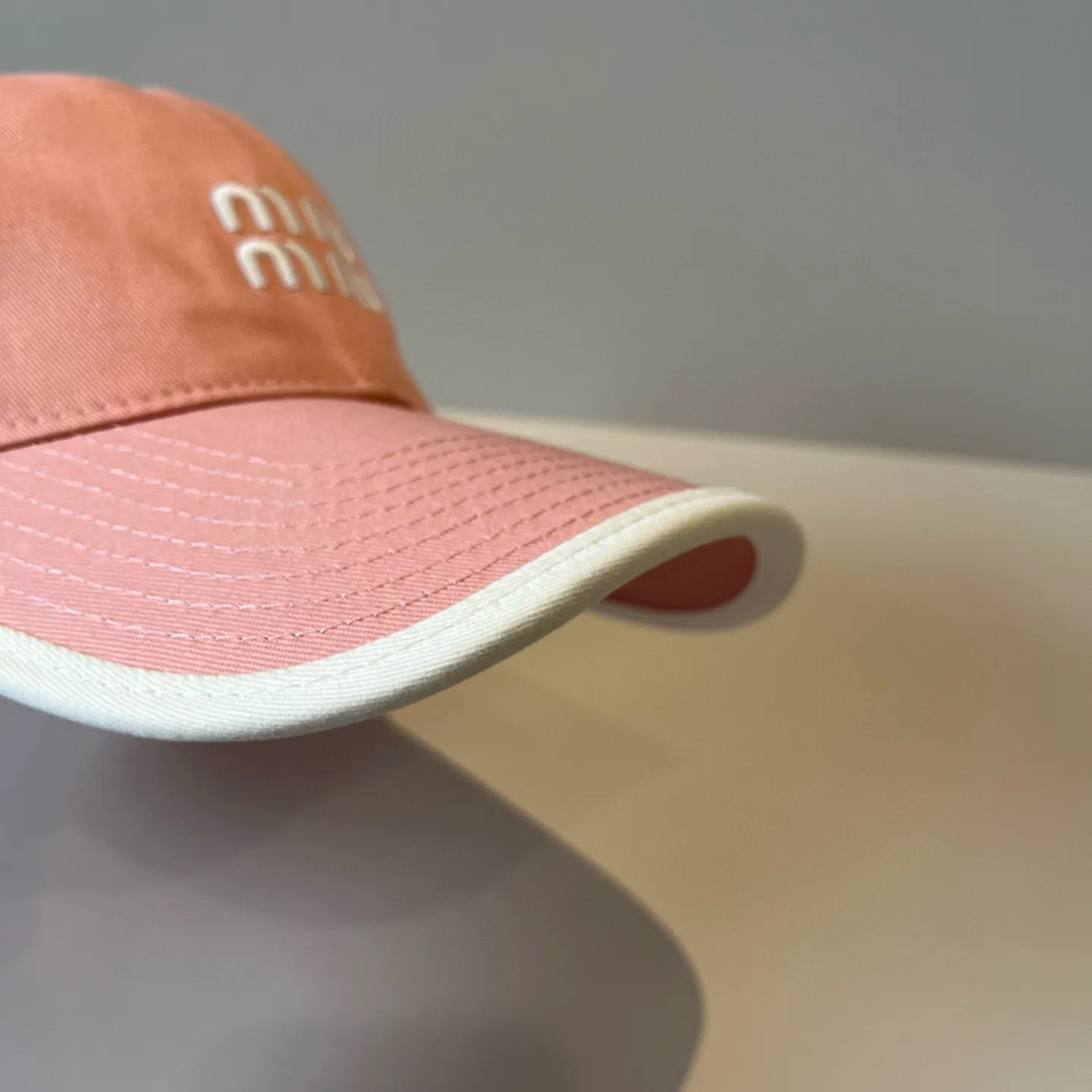 P60 miumiu original spring and summer new baseball cap, authentic mold-making and custom-made, the original workmanship is meticulous and the quality is superb!