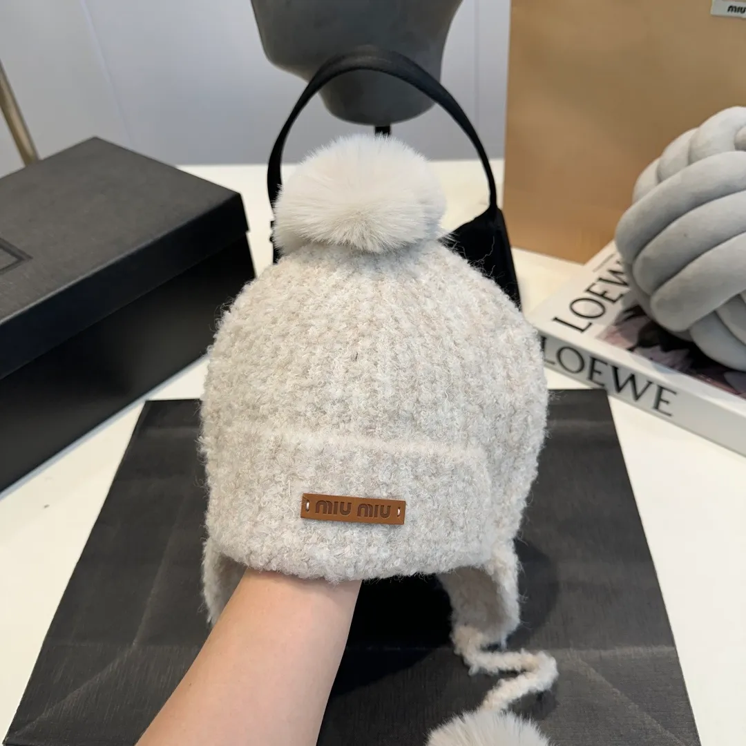P80 miumiu Miu Miu fox fur ball new autumn and winter wool hat