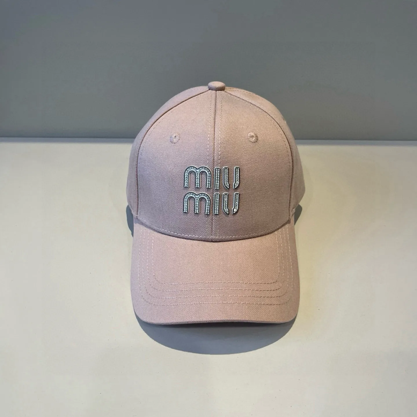 P60 miumiu original spring and summer new baseball cap, authentic mold-making and custom-made, the original workmanship is meticulous and the quality is superb!