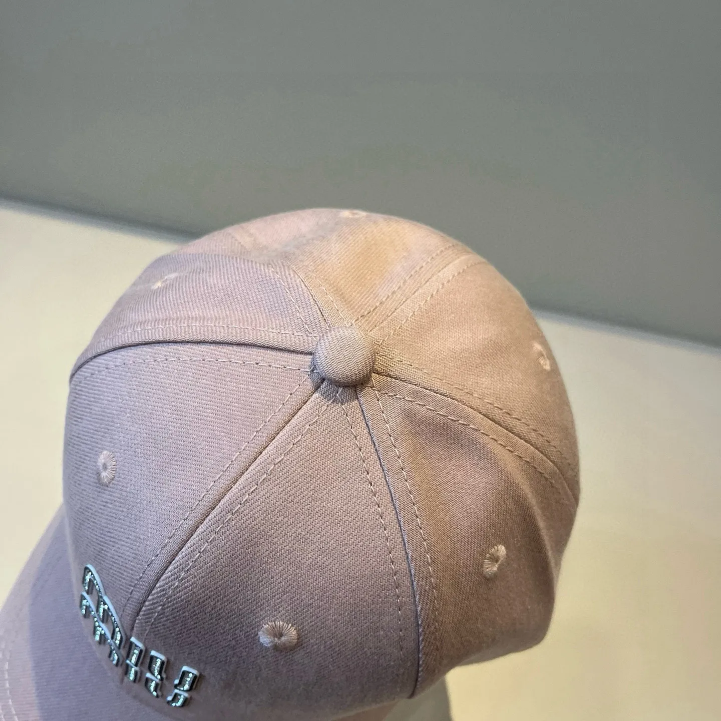P60 miumiu original spring and summer new baseball cap, authentic mold-making and custom-made, the original workmanship is meticulous and the quality is superb!
