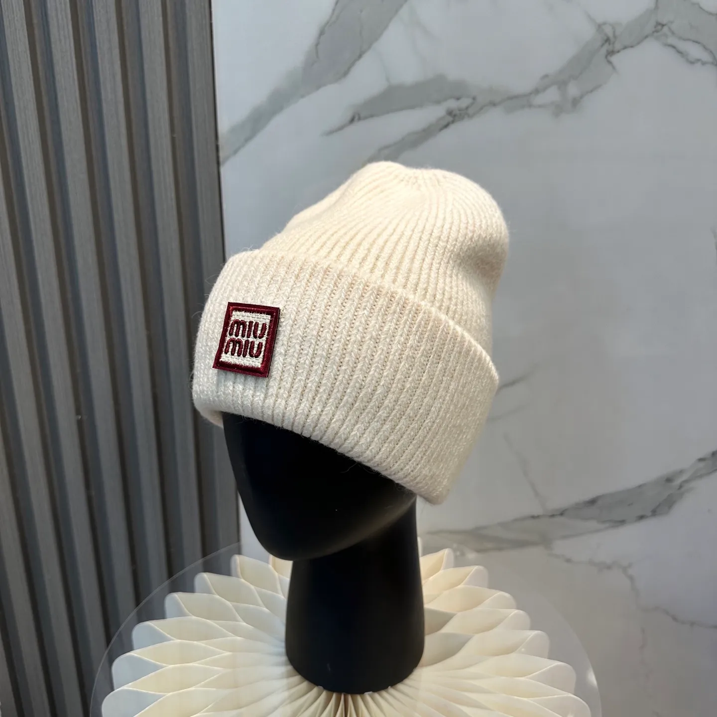 P50 miumiu Miu Miu counter's popular embroidered logo knitted hat! Xiaohongshu’s new product is released, it’s so 🉑️, high-elastic fabric, classic color