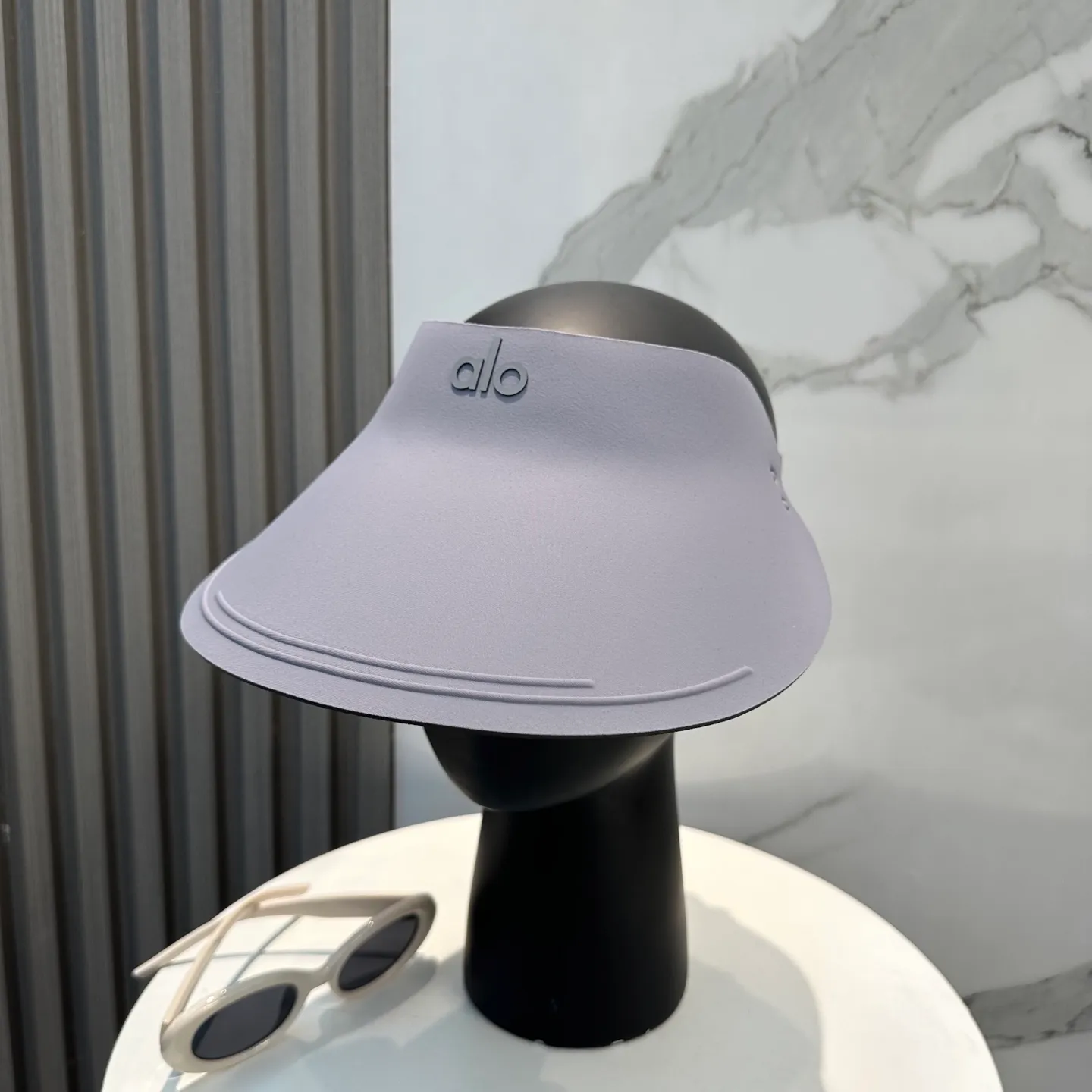 P60 miumiu Miu Miu～The new summer style seamless duck bill empty top hat is a summer sunshade artifact. It will not be stuffy at all, and the oversized brim is more sun-protective.