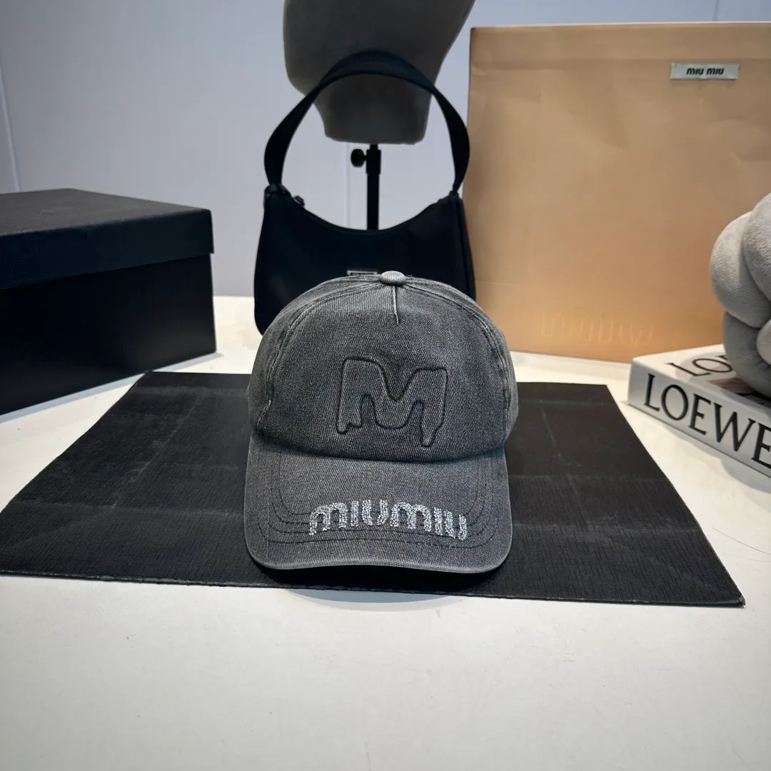 P60 miumiu Xiaohongshu popular recommendation. Original new baseball cap, authentic mold-making and custom-made, original workmanship is meticulous and the quality is superb!
