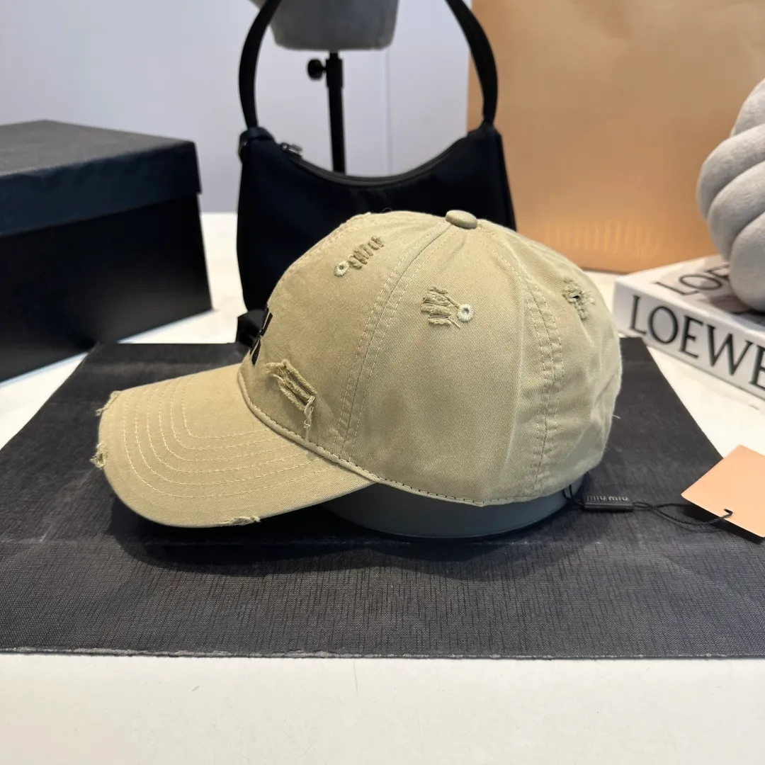 P60 miumiu new ripped baseball cap, high-grade fabric, head circumference 57cm
