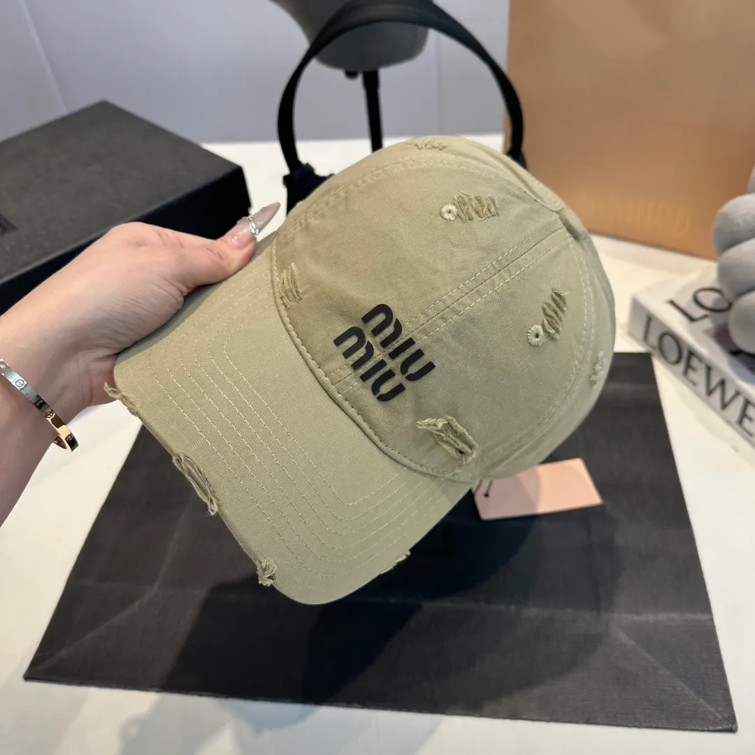 P60 miumiu new ripped baseball cap, high-grade fabric, head circumference 57cm