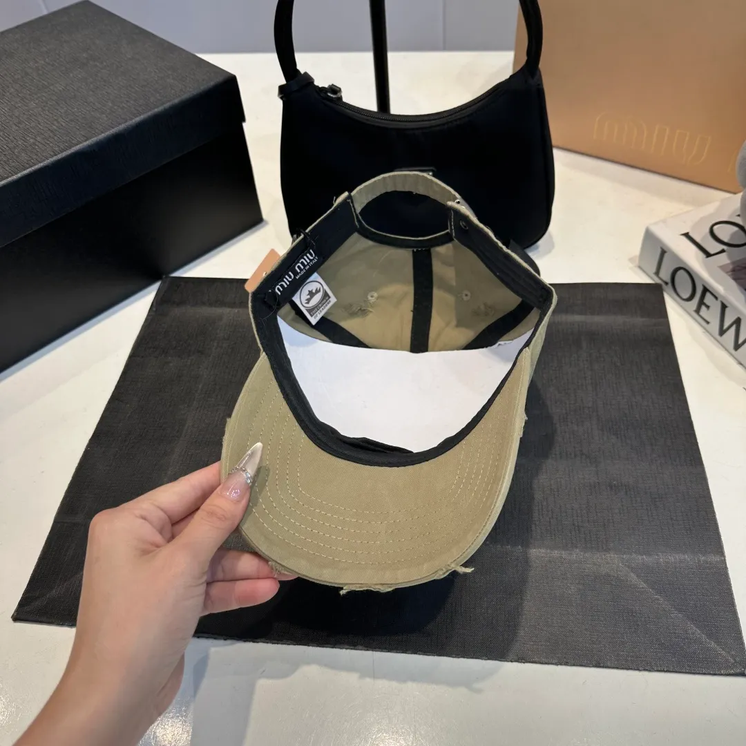 P60 miumiu new ripped baseball cap, high-grade fabric, head circumference 57cm