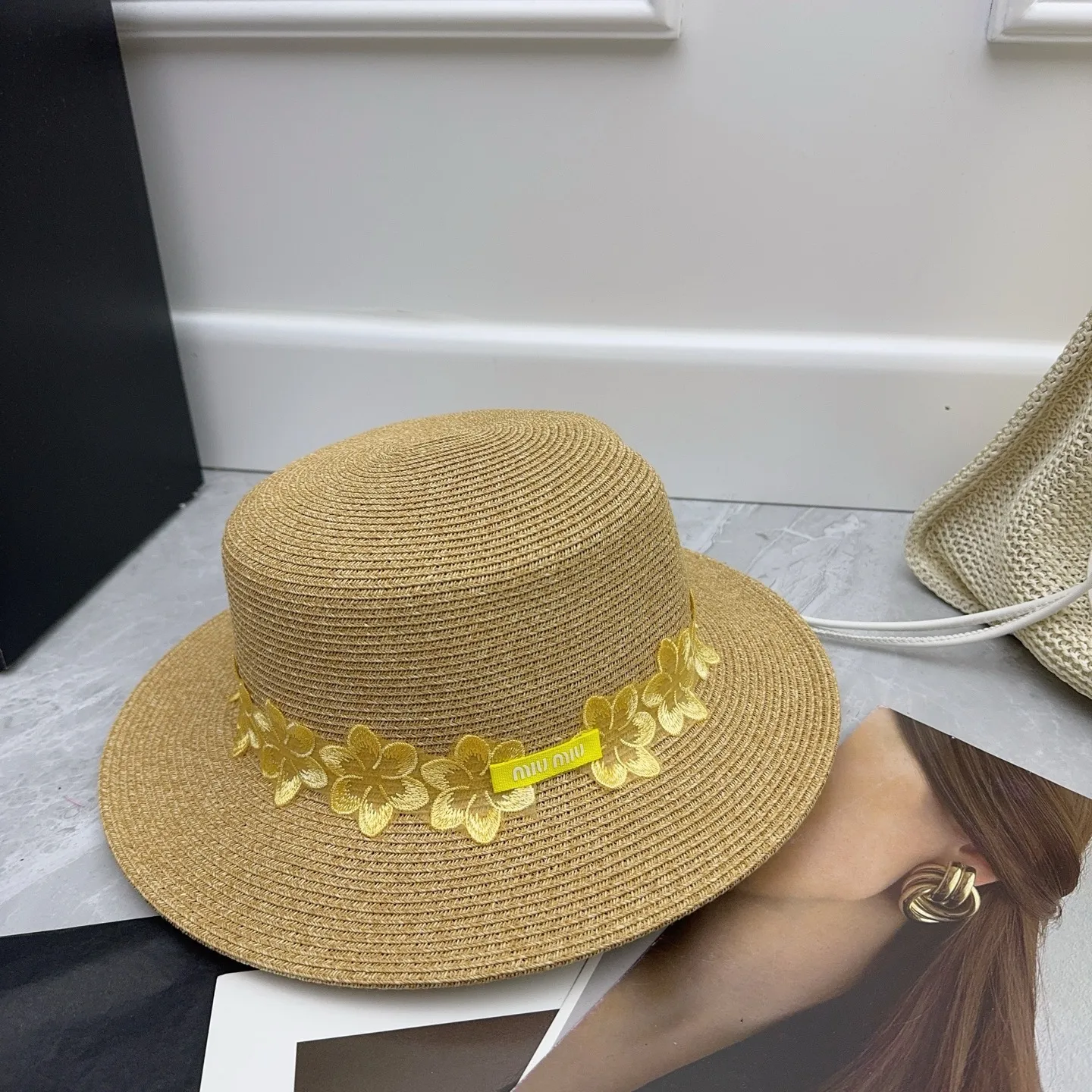 miumiu has a new arrival 🌸 Spring and summer popular flat hats, full of elegance and elegance‼ ️