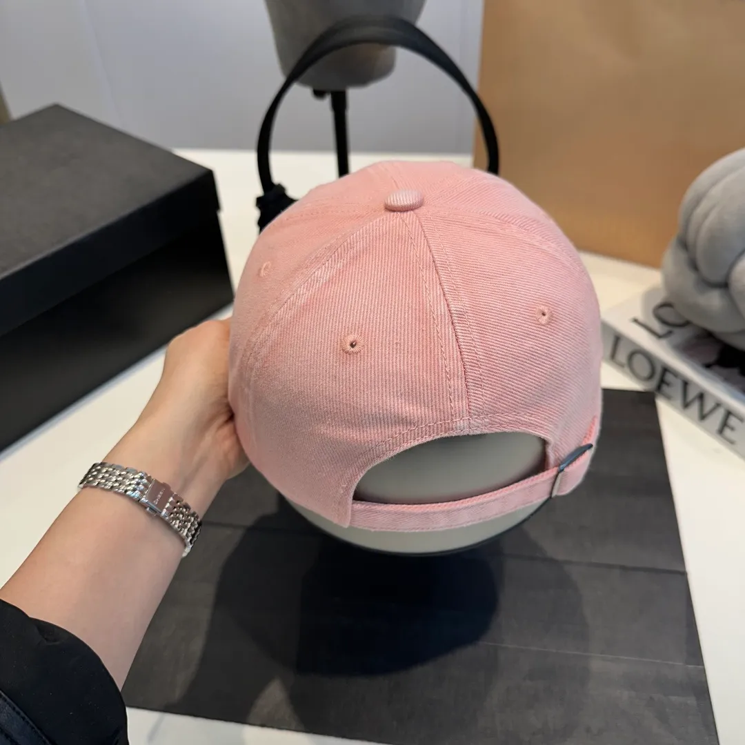 P60 miumiu new 25 spring and summer baseball cap, widened to show a small head, 25 spring and summer new logo embroidery, same style for men and women