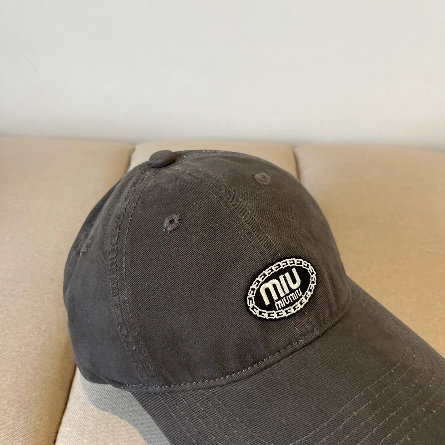 P60 miumiu original spring and summer new baseball cap, authentic mold-making and custom-made, the original workmanship is meticulous and the quality is superb!