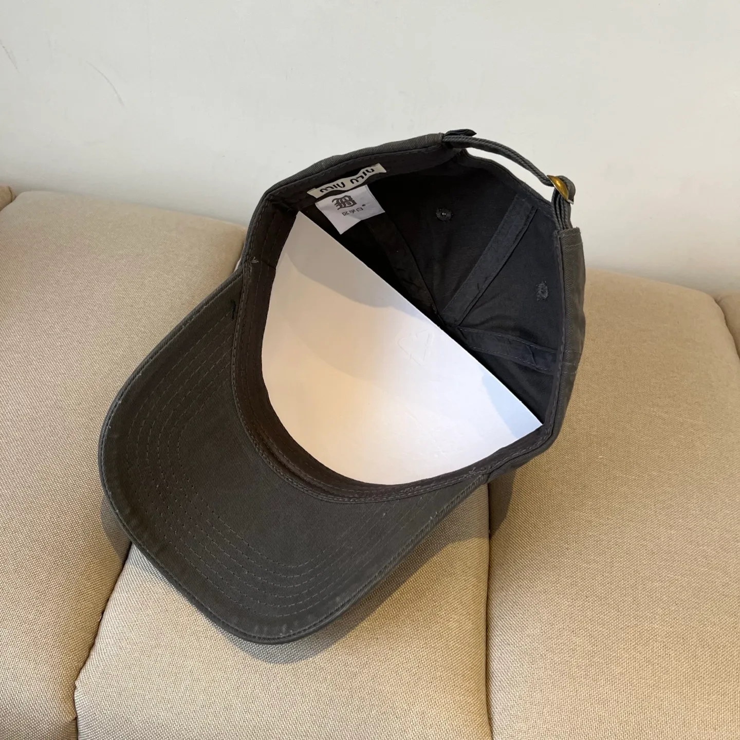 P60 miumiu original spring and summer new baseball cap, authentic mold-making and custom-made, the original workmanship is meticulous and the quality is superb!
